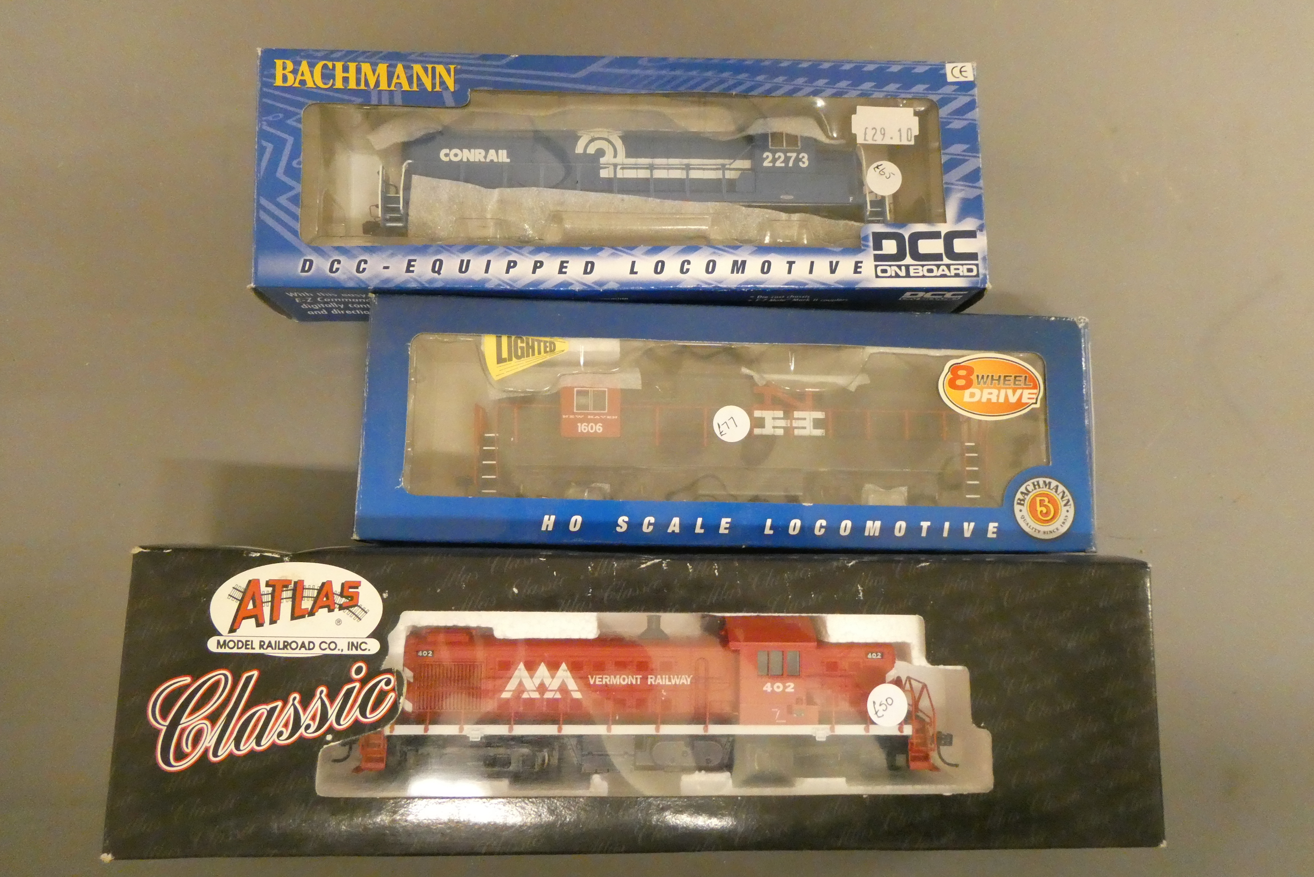 Three American H0 scale diesel locomotive by Bachmann and Atlas comprising New Haven Lines, Vermont Image