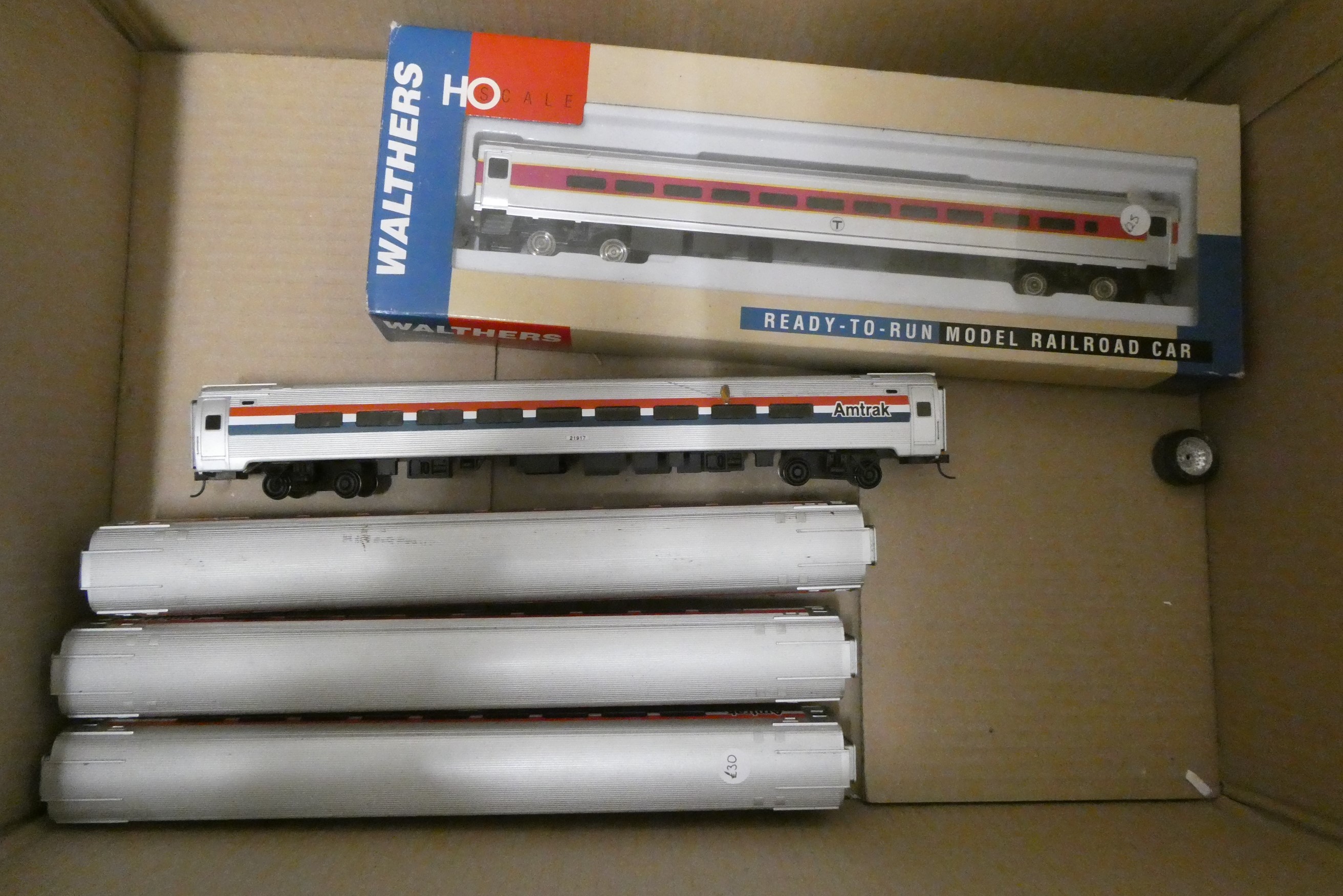 Twenty seven American H0 scale passenger and goods rolling stock by Bachmann and others, most items Image