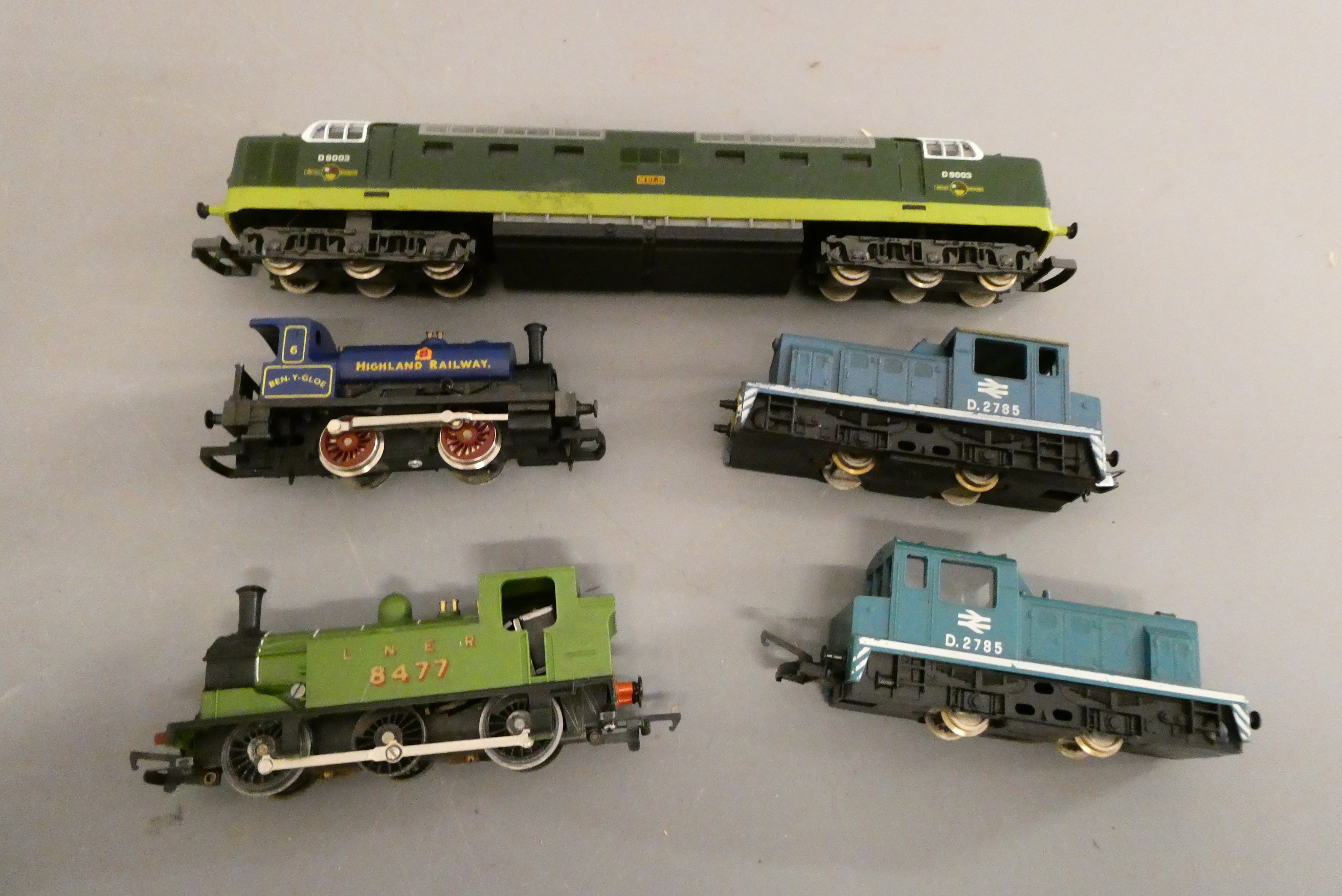 Unboxed rolling stock by Hornby and others including diesel and steam locomotives, passenger coaches Image