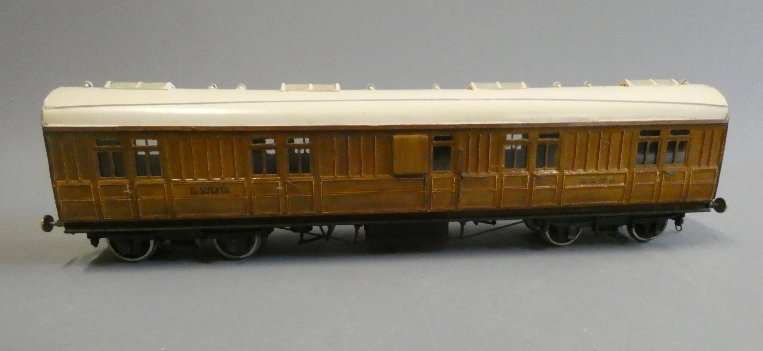 A well-made 0 gauge 7mm scale LNER teak baggage coach, good (Est. plus 24% buyer's premium inc. VAT) Image