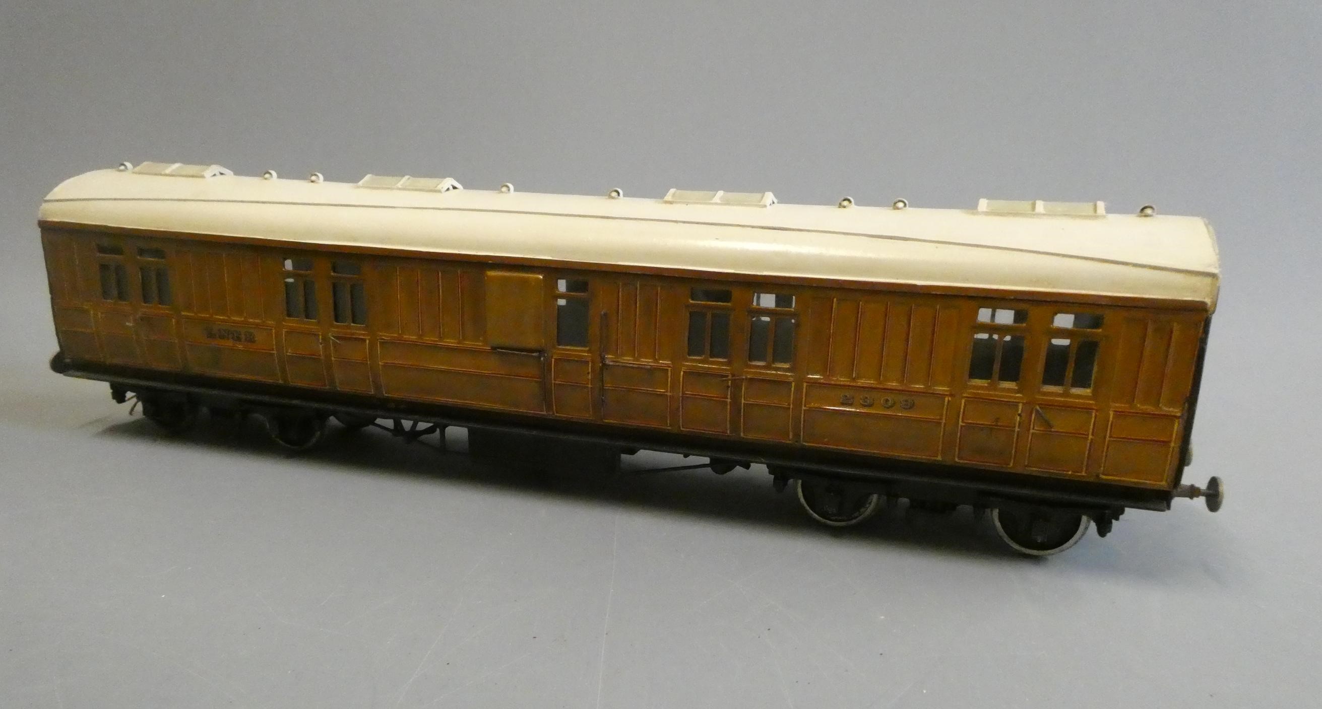 A well-made 0 gauge 7mm scale LNER teak baggage coach, good (Est. plus 24% buyer's premium inc. VAT) Image