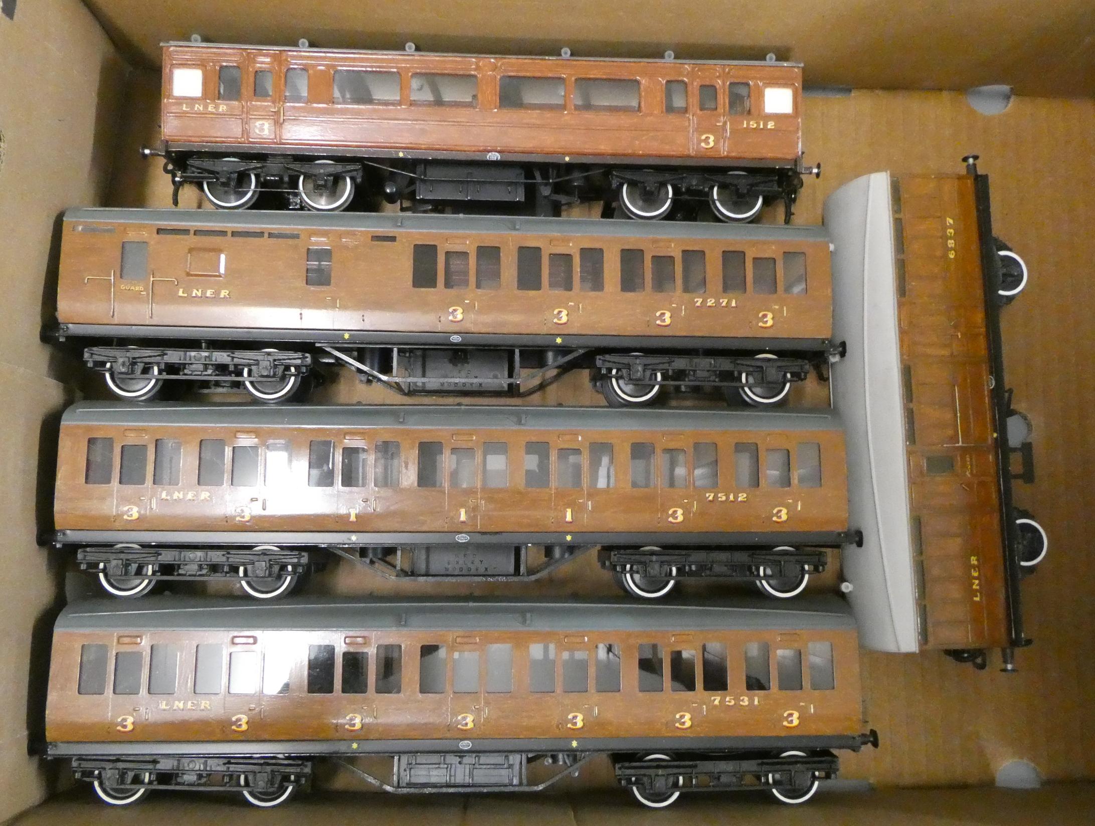 Six 0 Gauge LNER teak coaches comprising four third class bogie coaches and two four-wheeled baggage Image