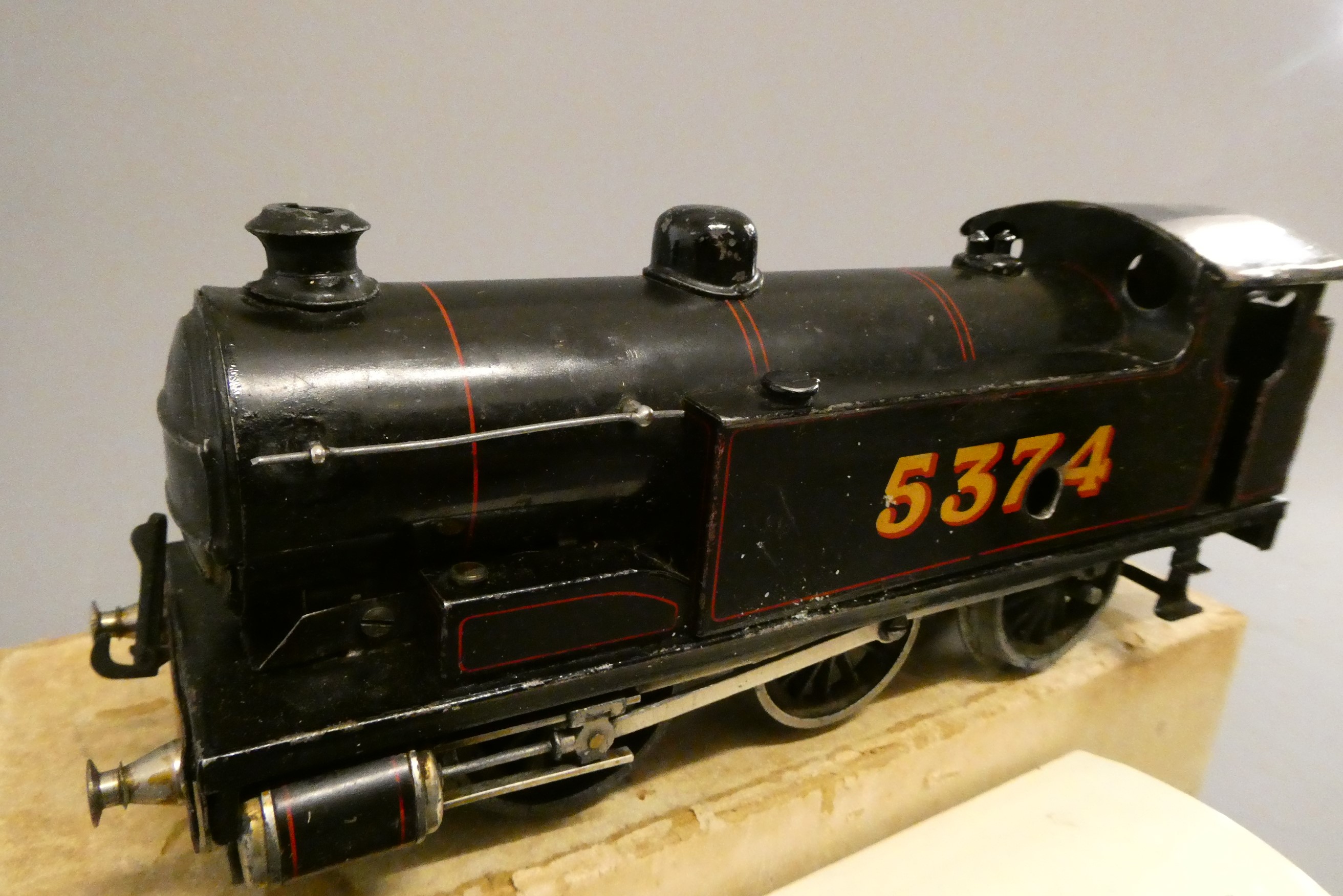 Bassett-Lowke clockwork 0-6-0 tank 5574 fitted with incorrect wheels, with metal fatigue, and a GWR Image