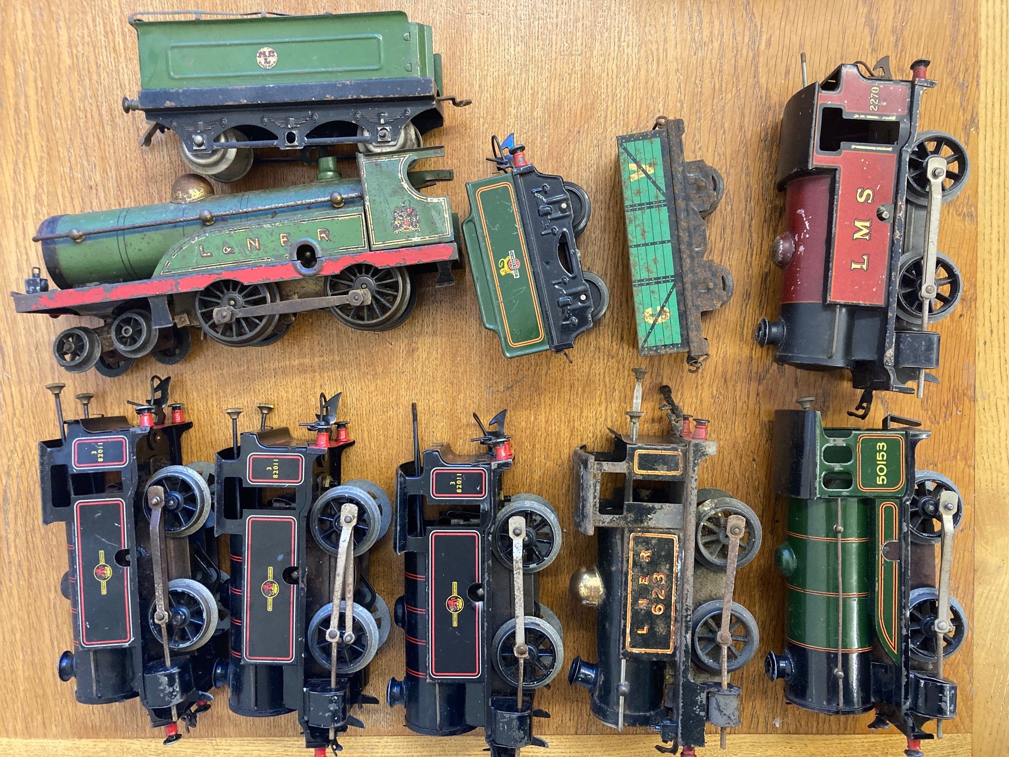 Pre-war and post war Hornby clockwork trains and rolling stock including BR type 41 clockwork tank Image