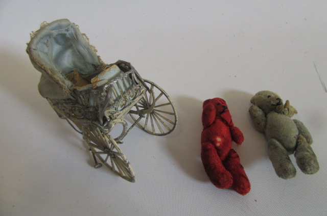 Two soldier type teddy bears Image