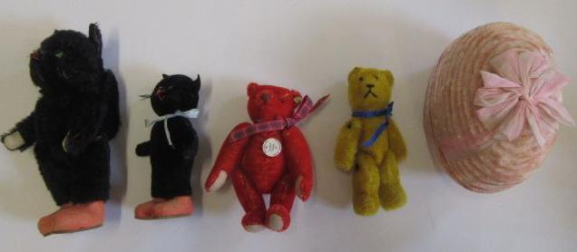 A Steiff teddy in red plush Image