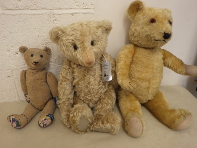 Two early to mid 20th century English teddy bears Image
