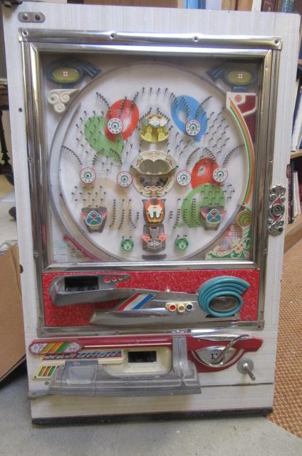 A Japanese pinball machine "Maruhon" Image