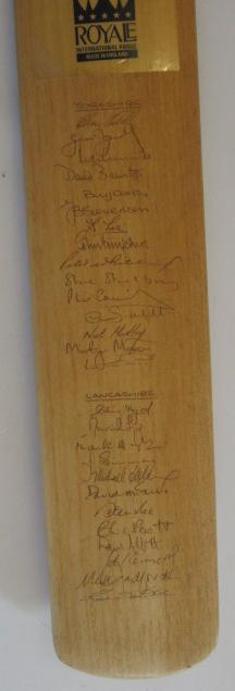 A cricket bat Image