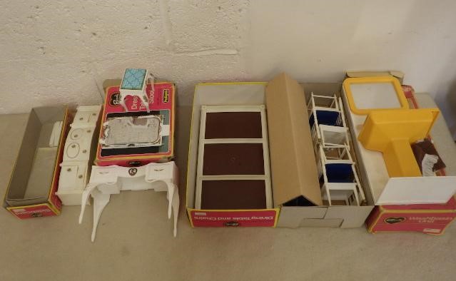 Six boxed Sindy accessories comprising bed and bed clothes Image