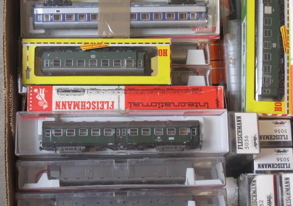 Forty HO Continental passenger coaches by Fleischmann Image