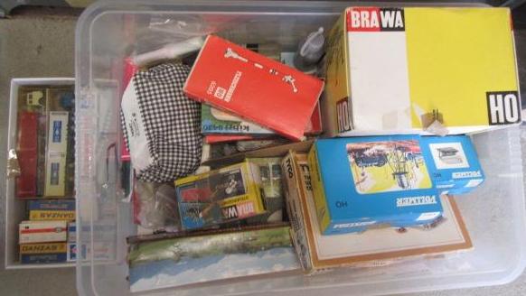 HO scale line side buildings Image