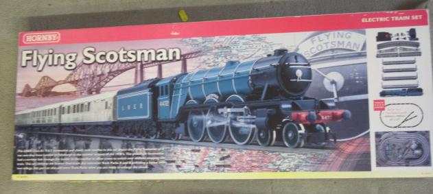Hornby Flying Scotsman Train Set with L.N.E.R. and four L.N.E.R. coaches Image