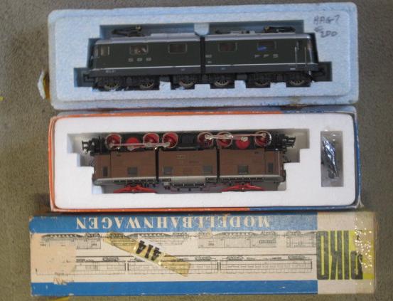 Three HO scale locomotives comprising Roco BRE91 Image
