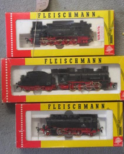 Three HO scale locomotives comprising 4094 0-10-0 tank Image