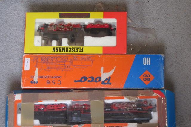 Three HO scale steam locomotives comprising Marklin HAMO 8302 2-6-8 Image