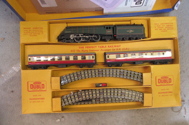 Hornby Dublo P15 Passenger Train Set with A4 Mallard locomotive Image