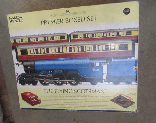 Hornby Dublo EDG17 Goods Set with 0-6-2T Image