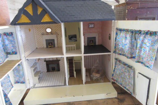 A dolls house Image