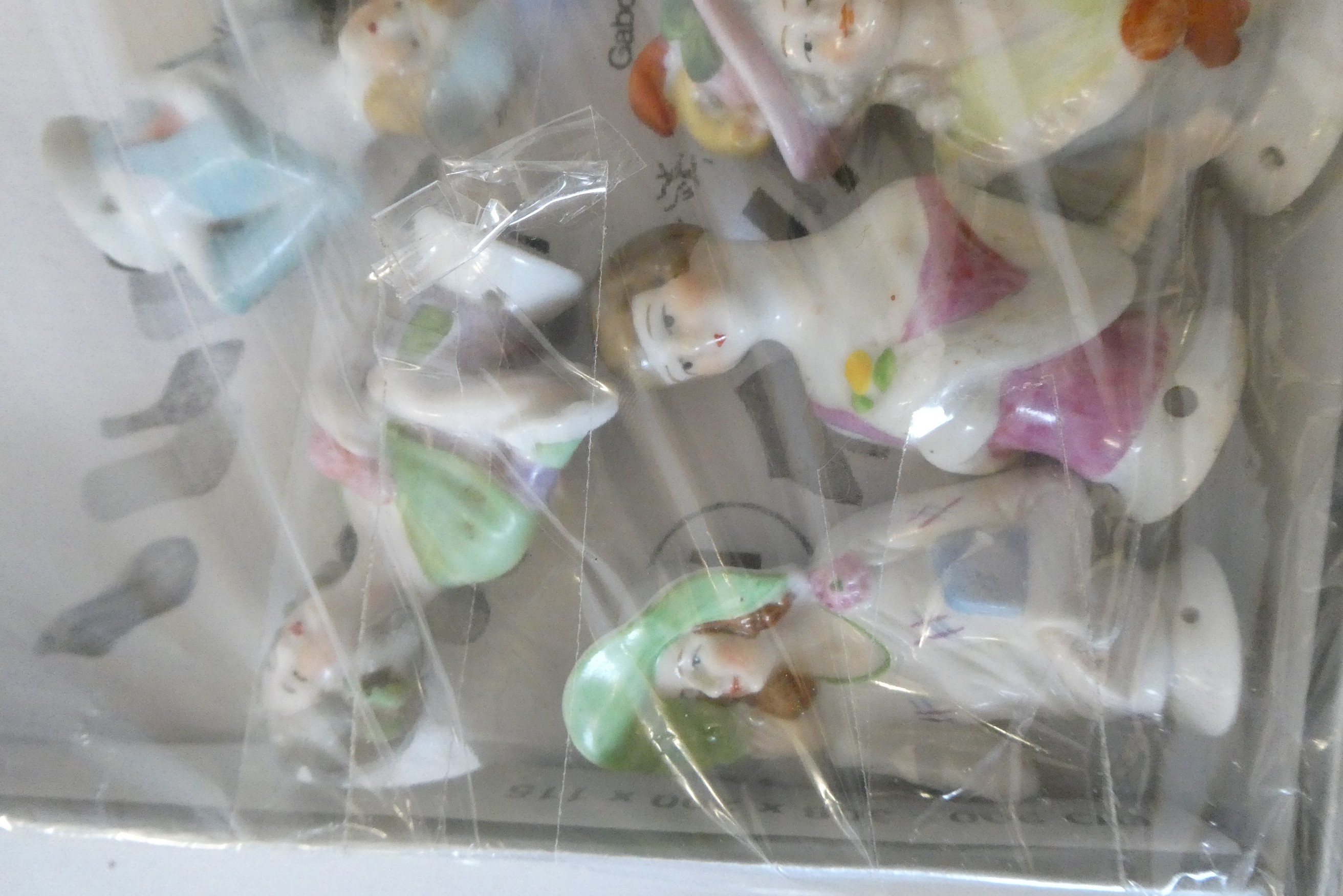 A box of 23 small pin cushion dolls, all modelled as ladies (Est. plus 24% premium inc. VAT) Image