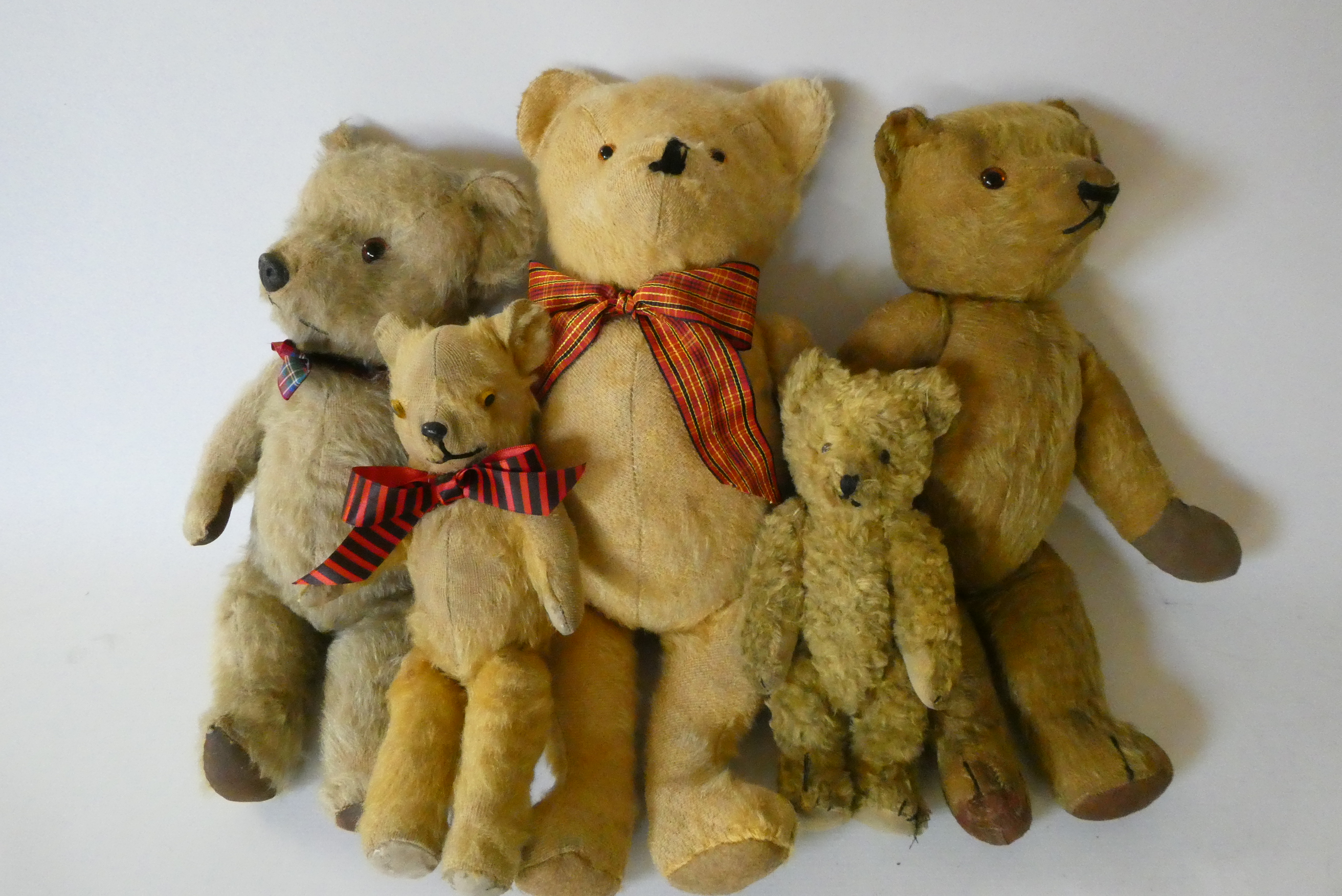 Five vintage teddy bears, mainly English and all with jointed bodies, largest 17 1/2" long (Est. Image