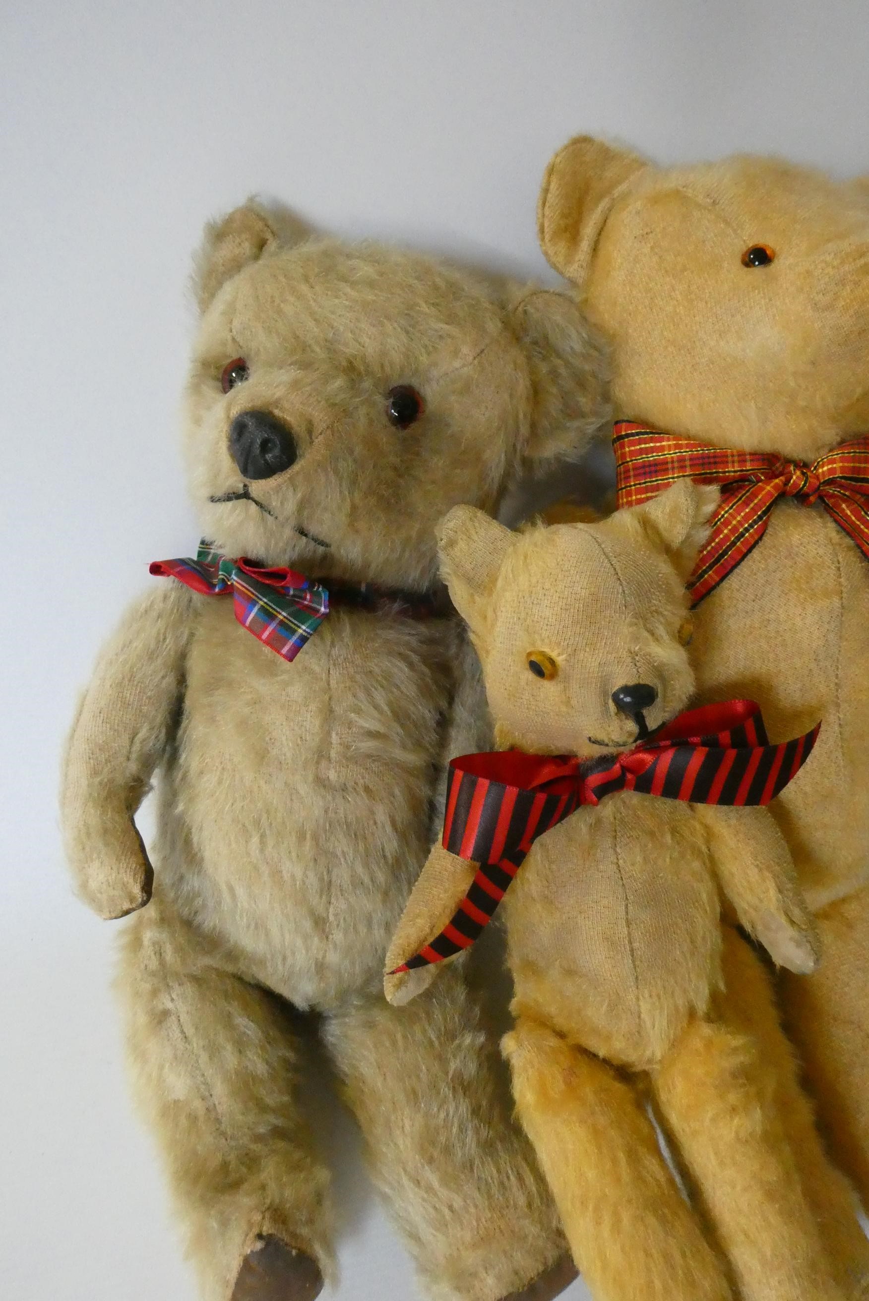 Five vintage teddy bears, mainly English and all with jointed bodies, largest 17 1/2" long (Est. Image