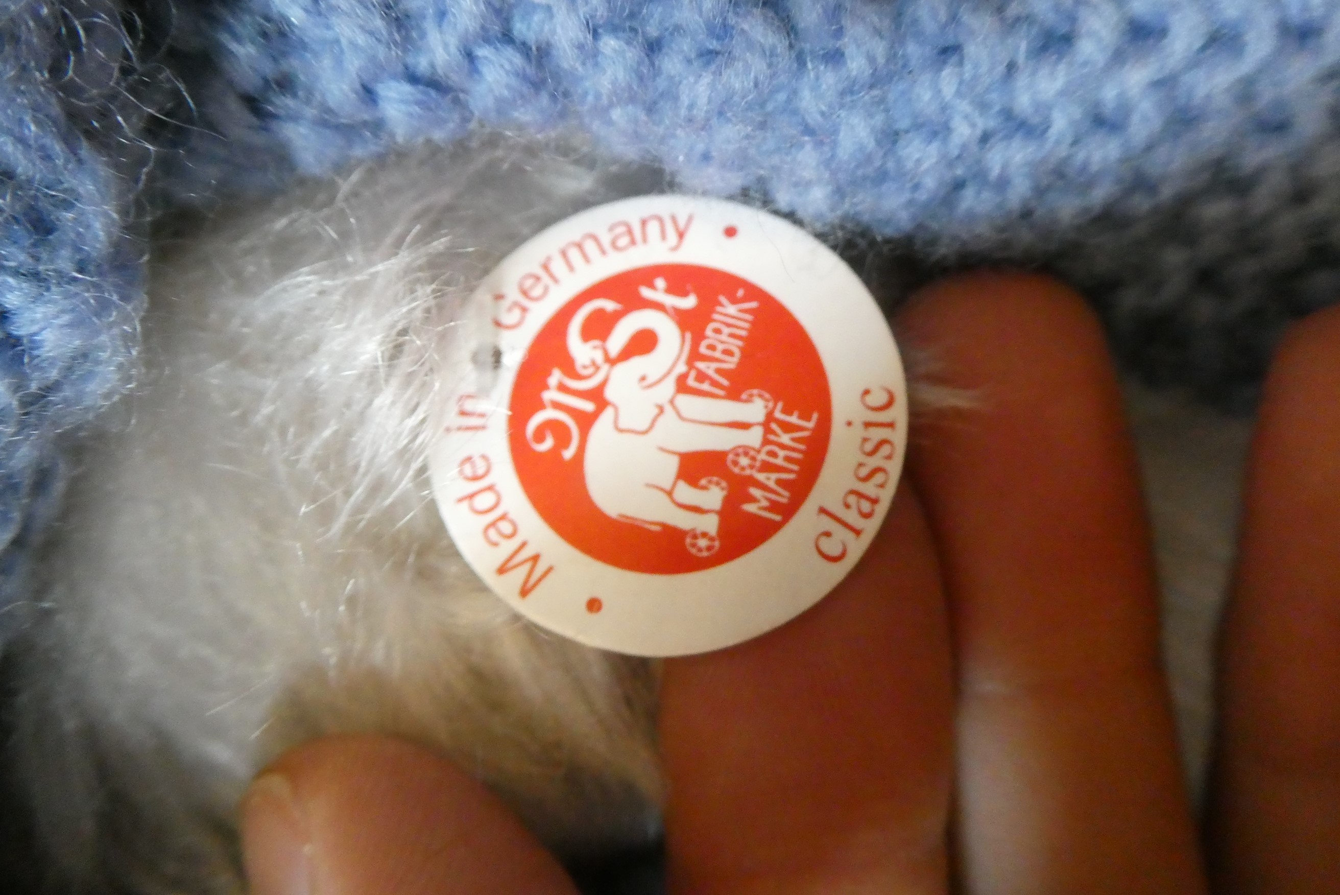 A Steiff Classic 42 pink teddy bear, with blue knitted scarf, labels and Steiff box (Est. plus 24% Image