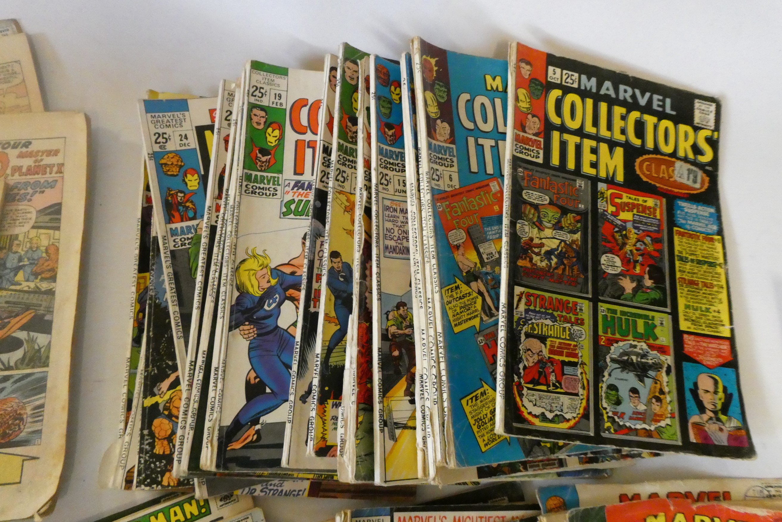A box of assorted comics and annuals Image