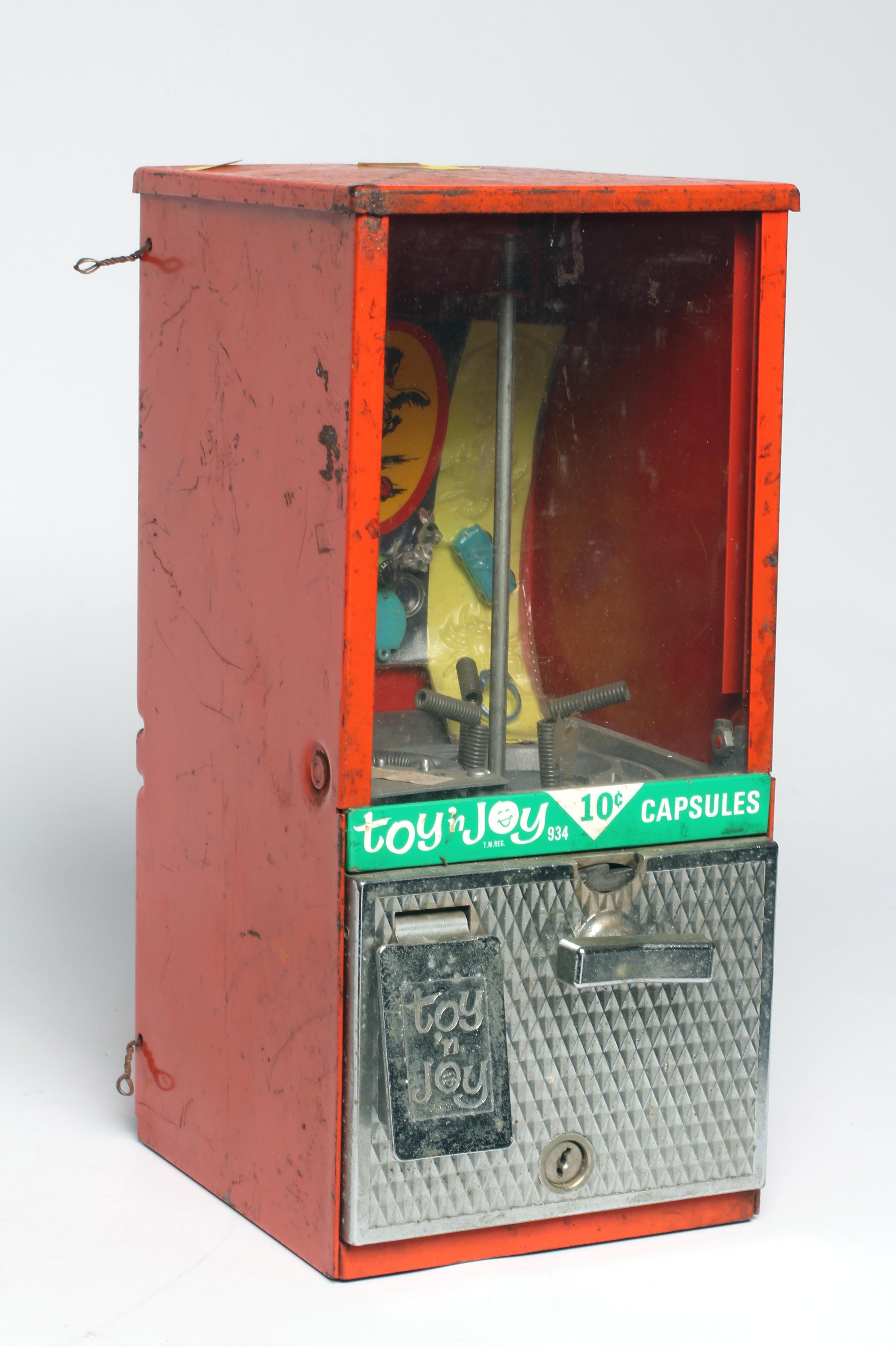 Toy 'n Joy tin plate vending/gum ball machine, reg. 934, 10c pricing, some rust, unable to test Image