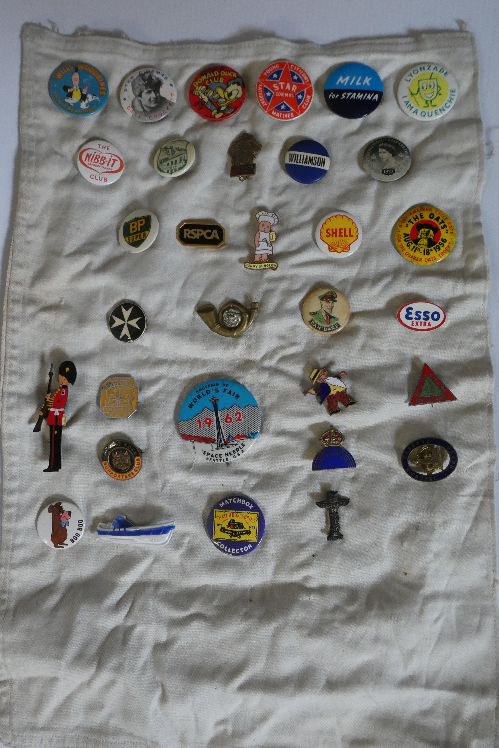 Thirty one pin badges and buttons, tin printed and cast types from 1960-70s, good+ (Est. plus 24% Image