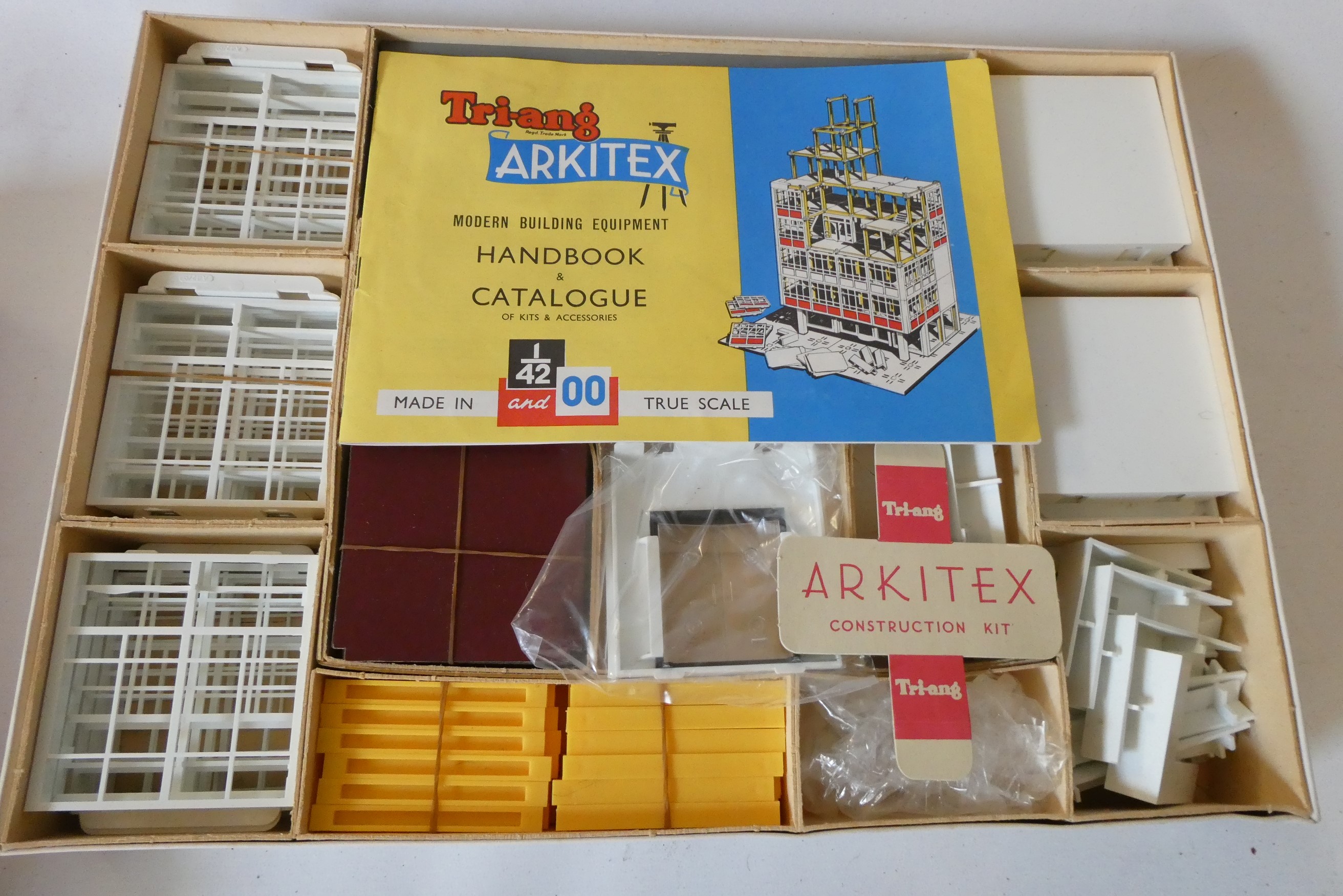 Triang Arkitex No1 Construction Set, appears to be complete and in unused condition, box in good to Image