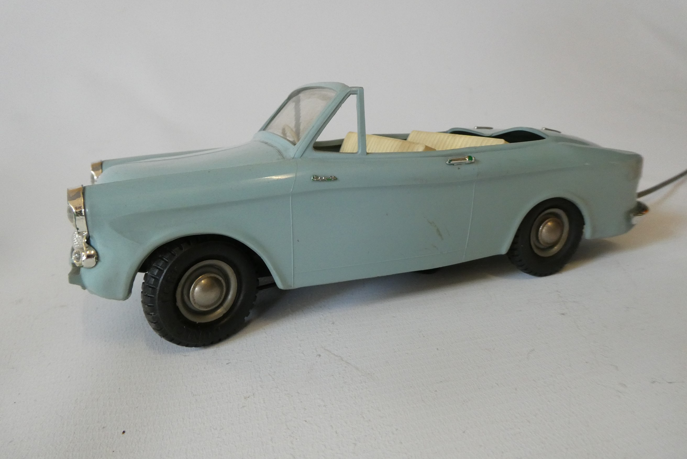 Victory Industries push-button remote-control Hillman Minx In light blue Image