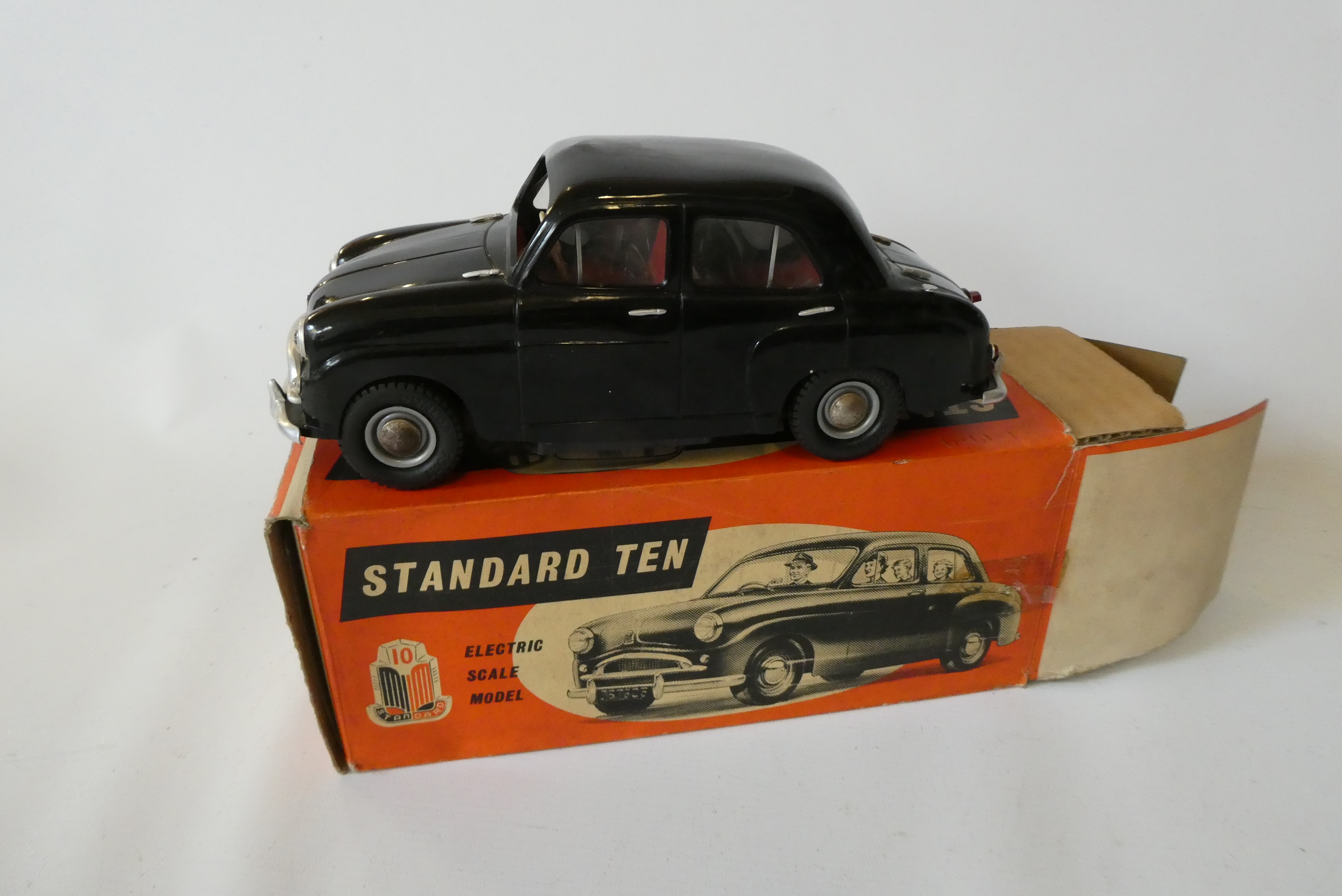 Victory Industries Standard 10 saloon battery operated car Image