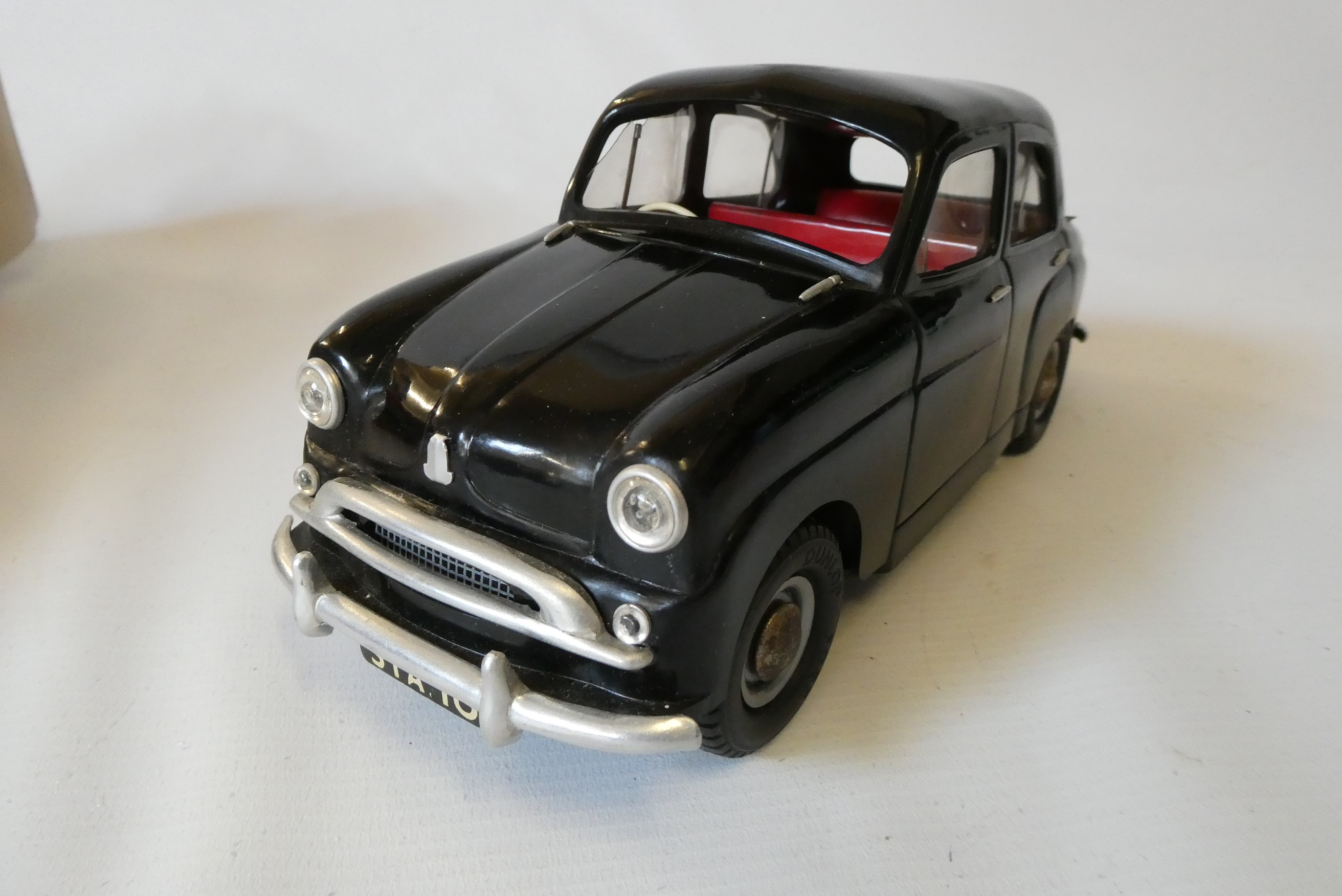 Victory Industries Standard 10 saloon battery operated car Image