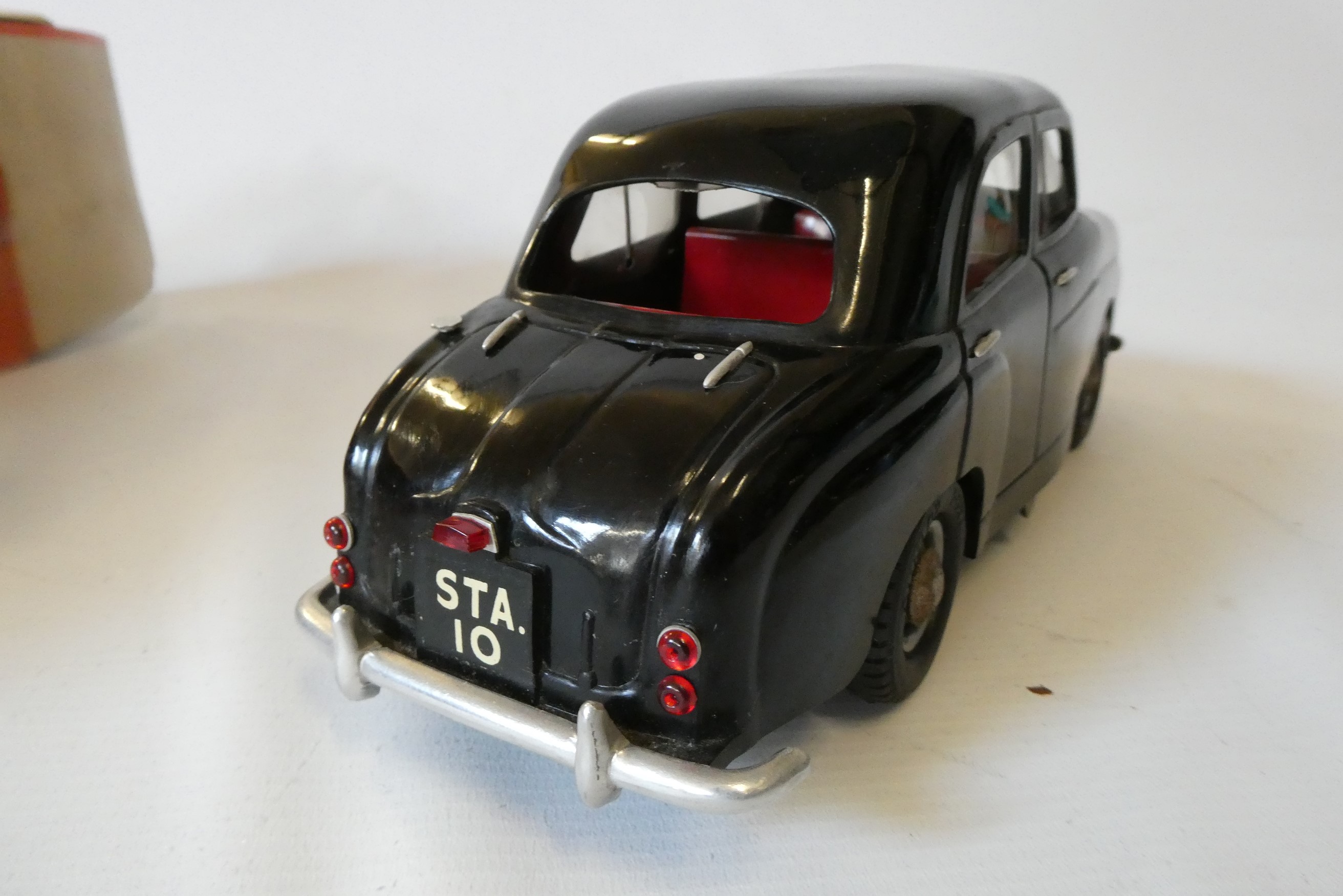 Victory Industries Standard 10 saloon battery operated car Image