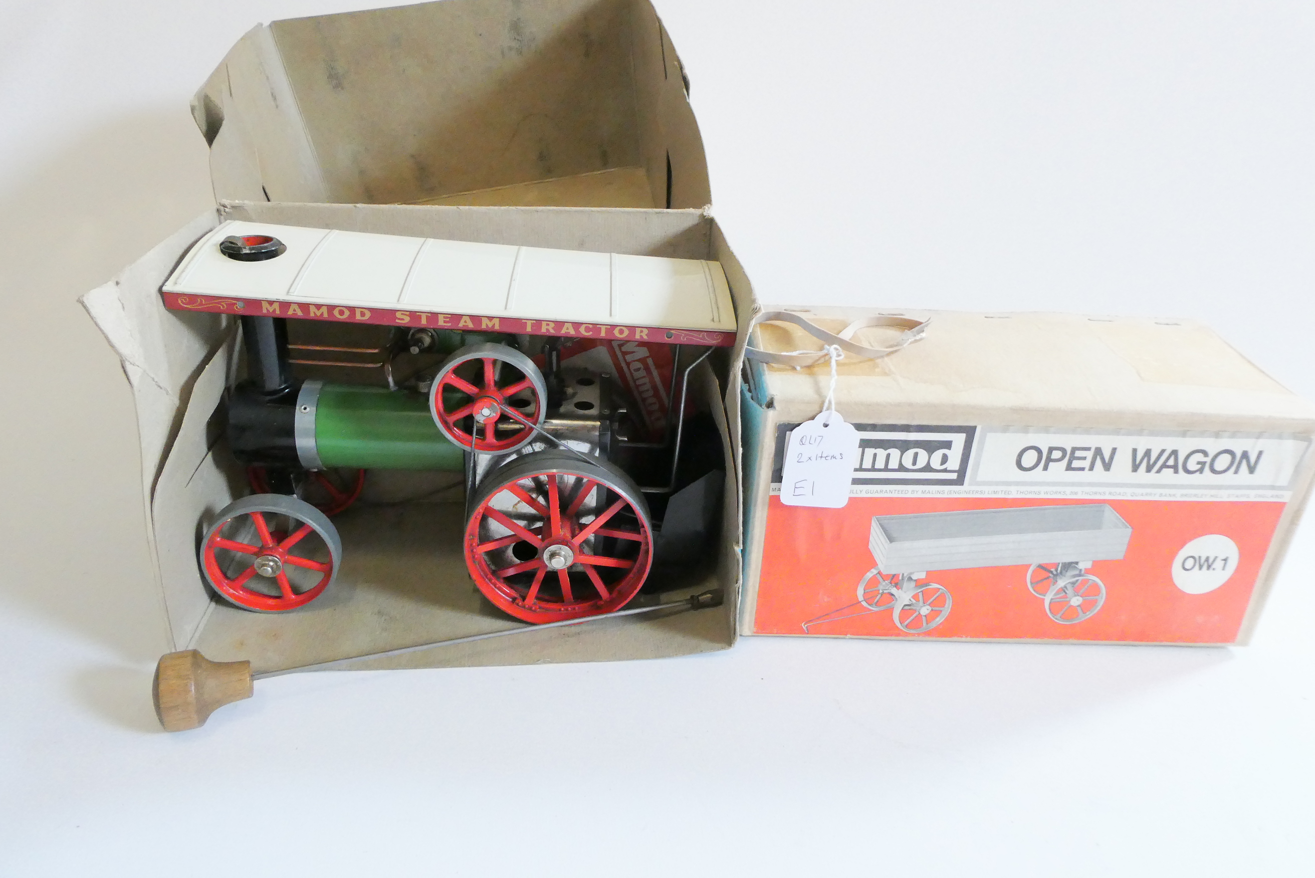 Mamod TE 1A traction Engine finished in green, some scorching to boiler, boxed, good and OW1 open Image