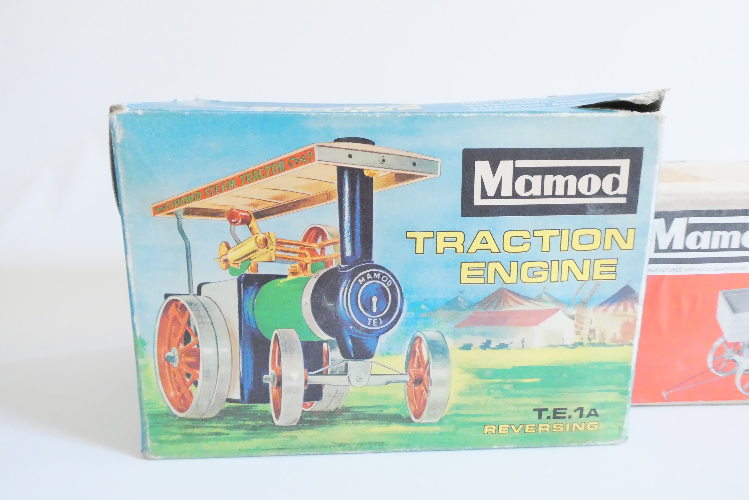 Mamod TE 1A traction Engine finished in green, some scorching to boiler, boxed, good and OW1 open Image
