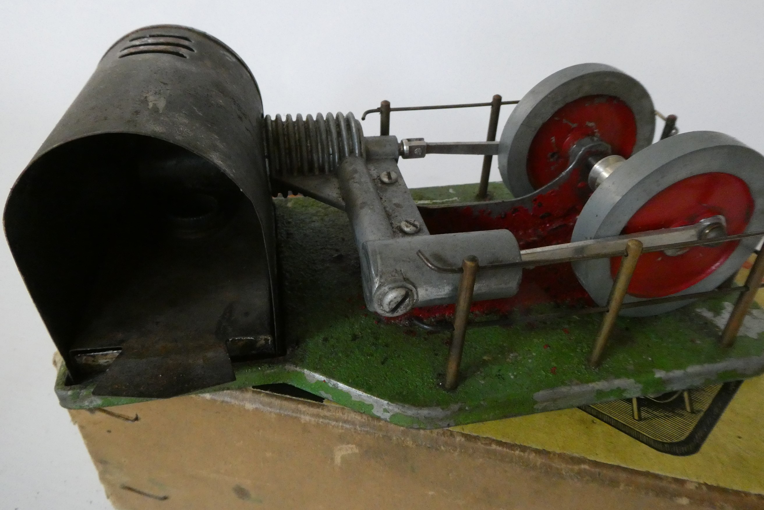 A rare Davies Charlton Ltd. Hot Air Engine, some paint loss, signs of long use, box and model fair Image