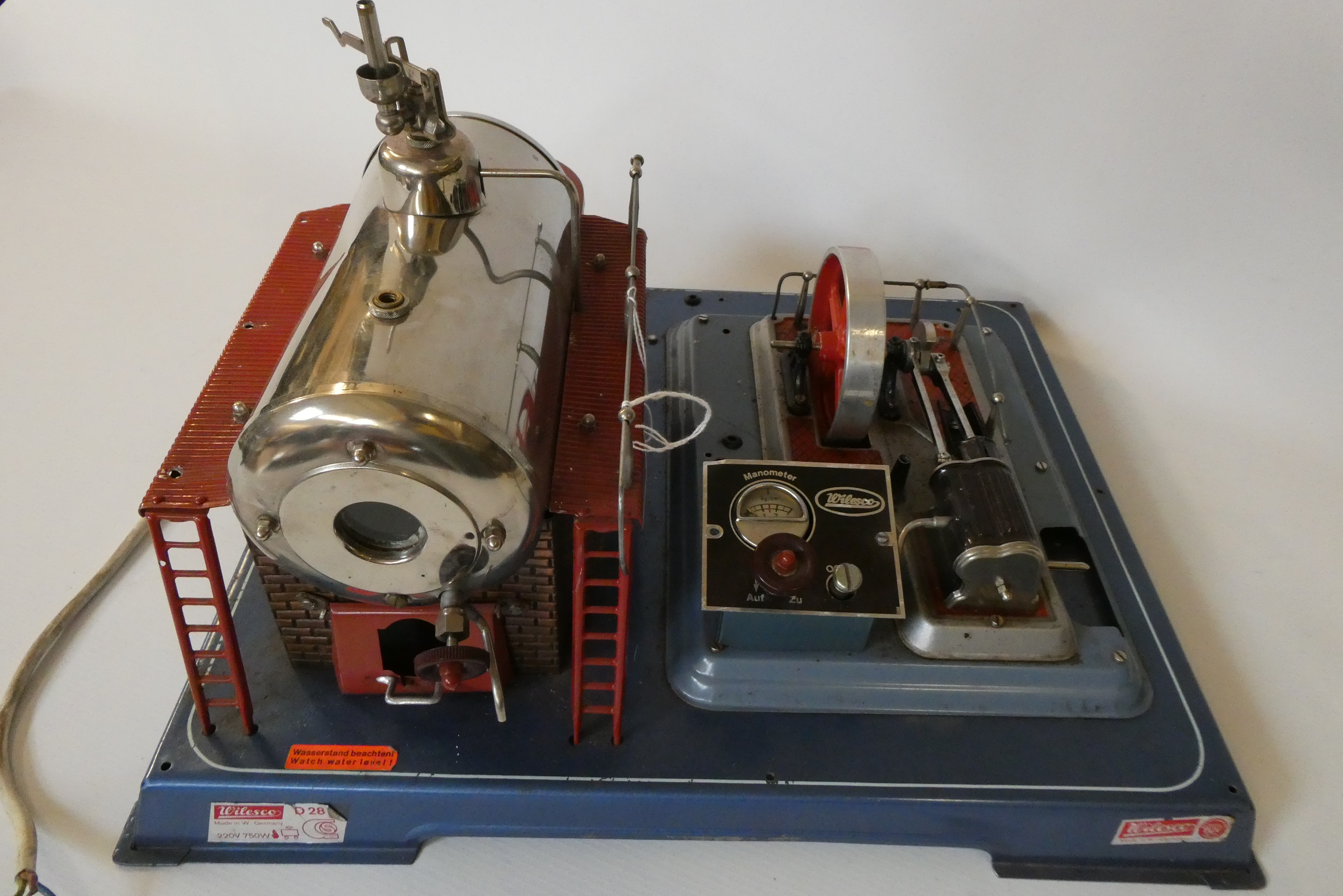 Wilesco D28 electrically fired stationary steam engine Image