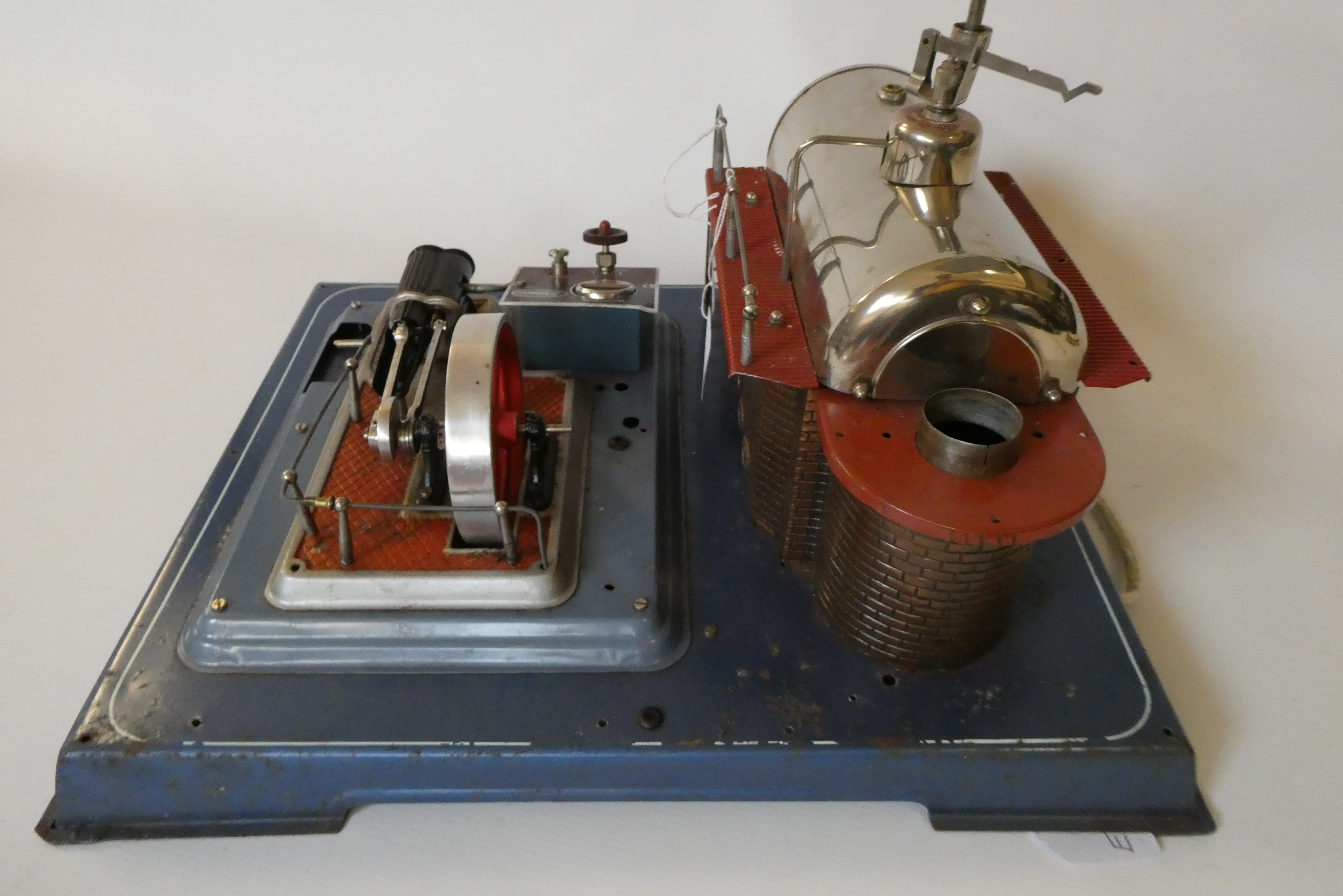 Wilesco D28 electrically fired stationary steam engine Image