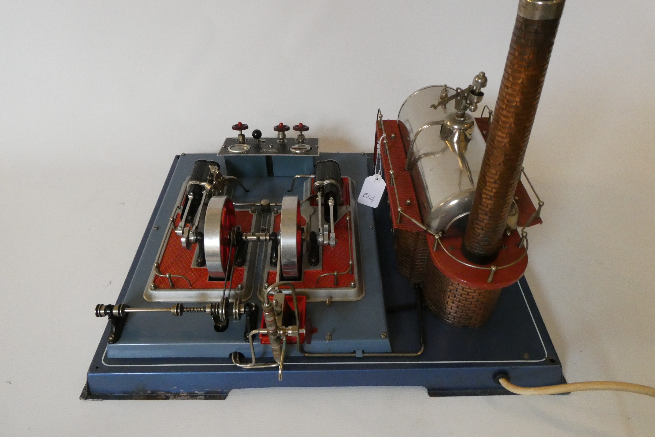Wilesco D32 electrically fired twin cylinder stationary steam engine with dummy regulator and water Image
