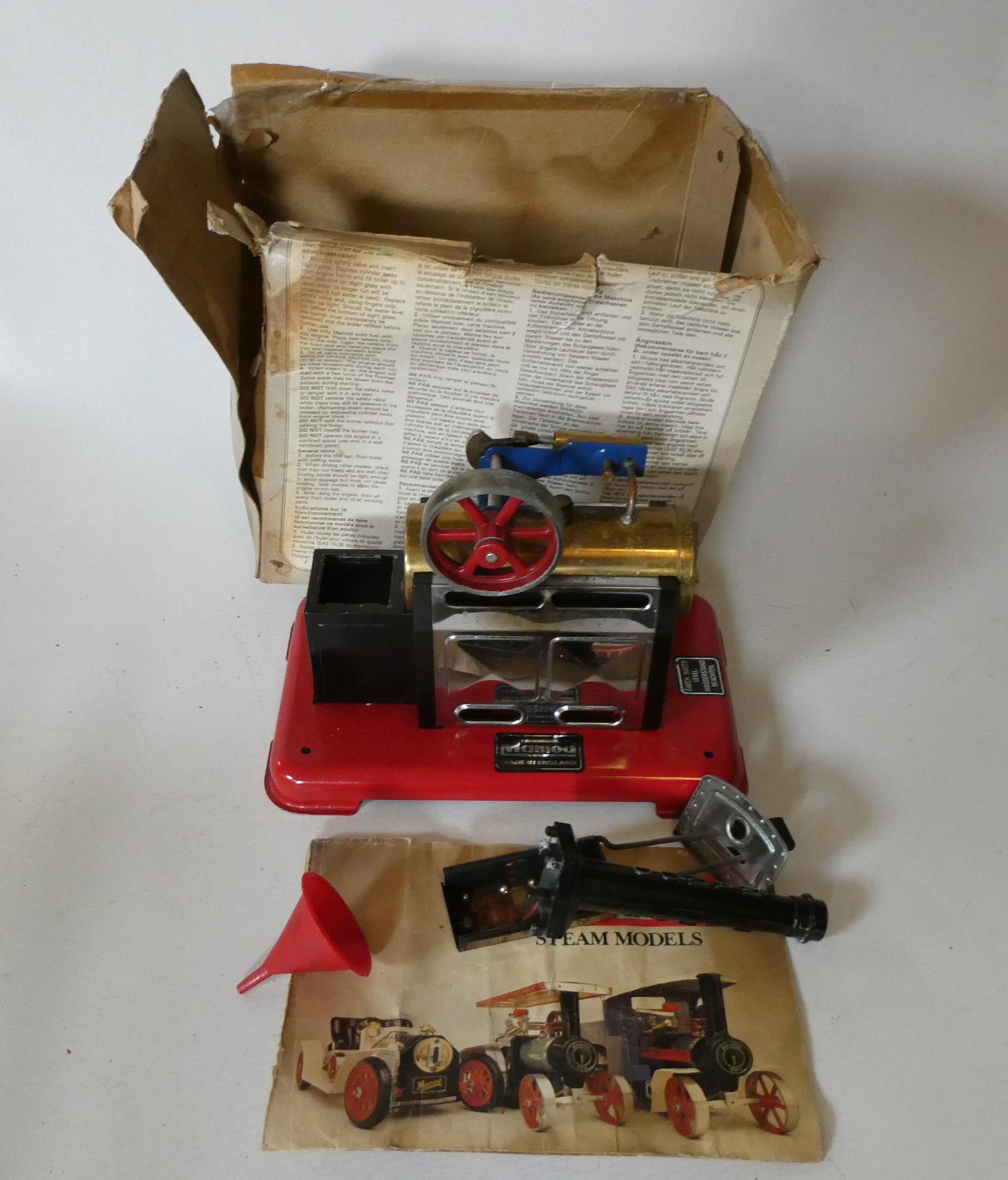 Mamod SP 2 steam engine, chimney defect, signs of use, box poor (Est. plus 24% premium inc. VAT) Image
