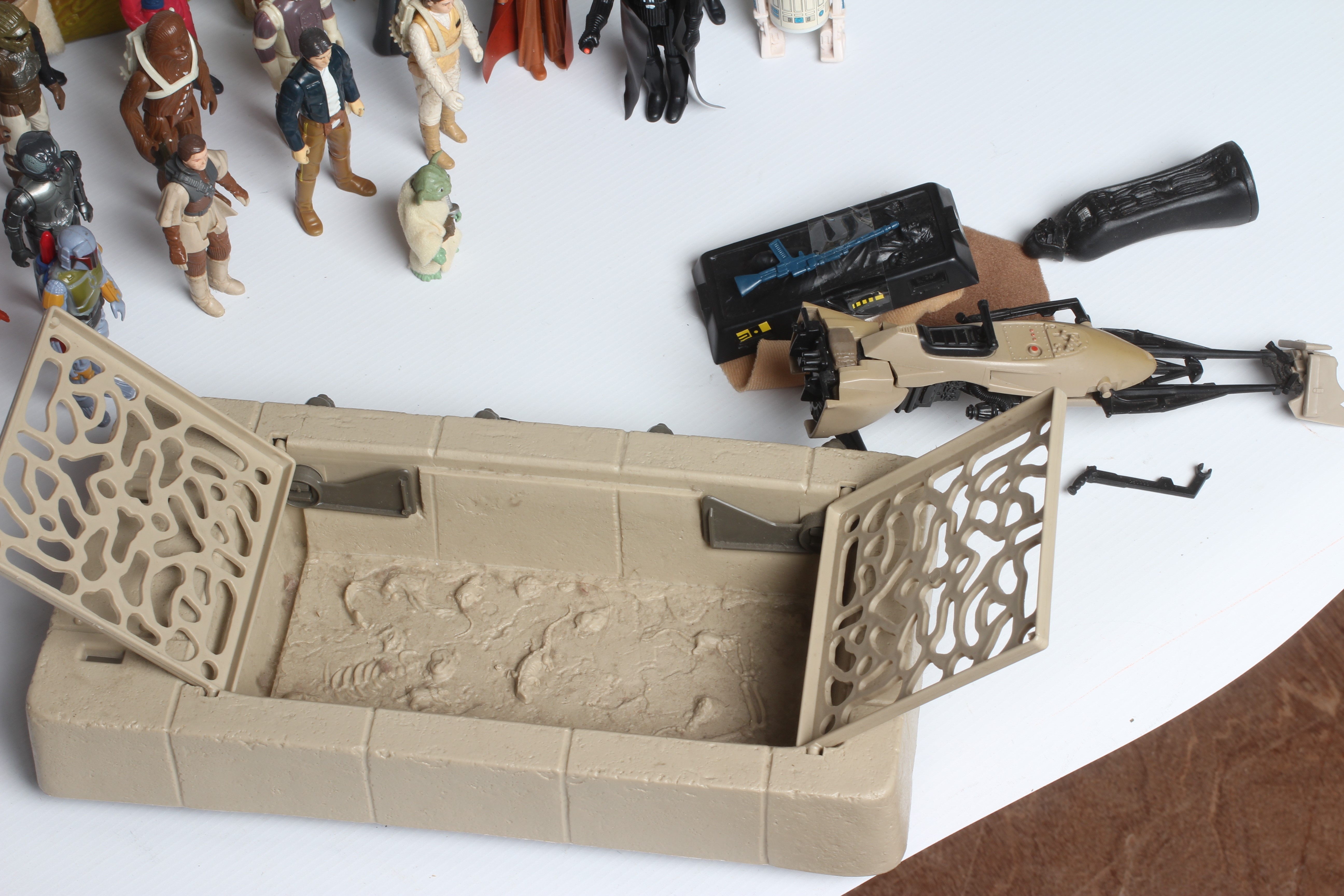 Kenner Star Wars figures, most items in fair condition including Speeder bike, Ronto and Jabba Image