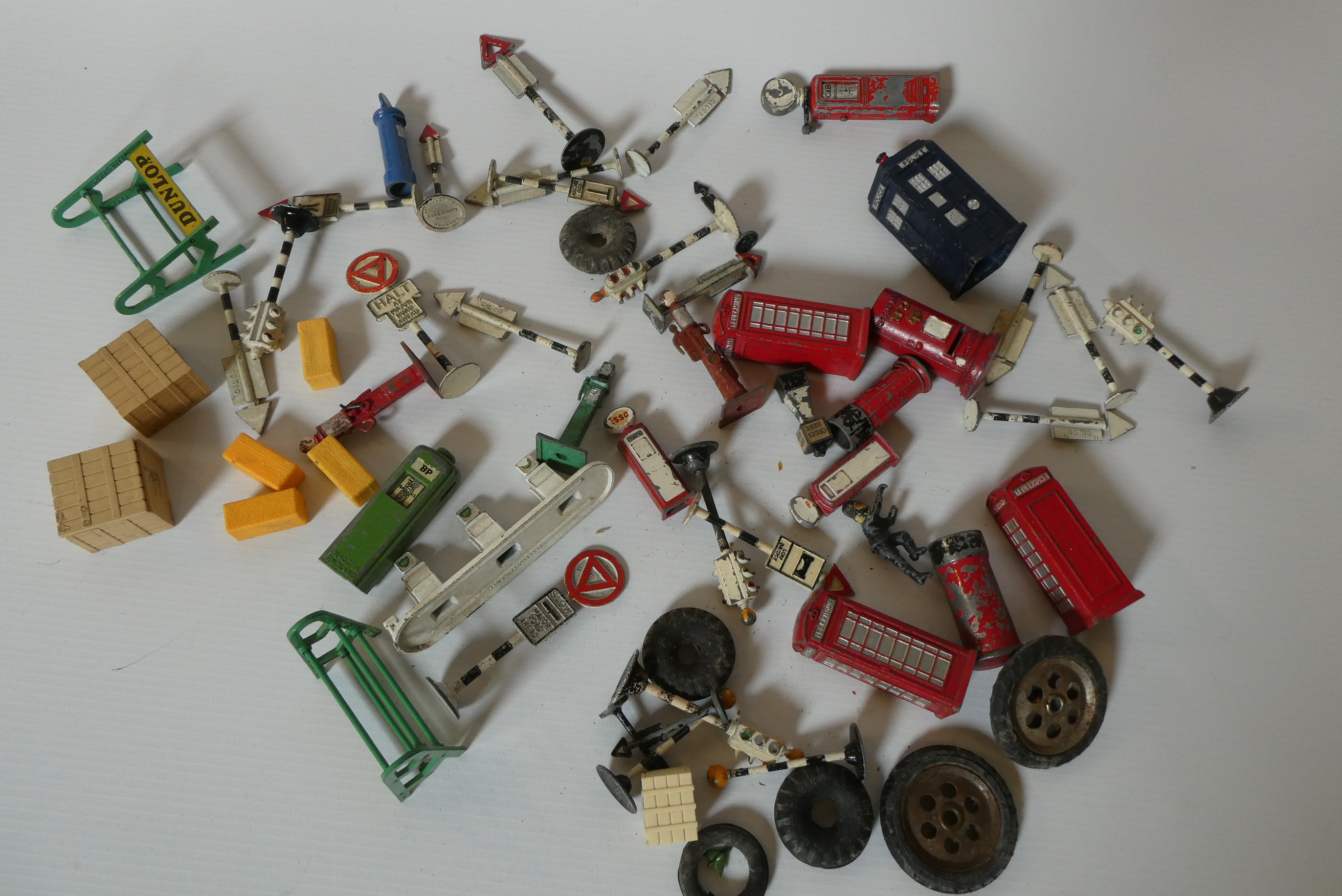 Various cast lead motor and transport related items including petrol pumps, street furniture, Image