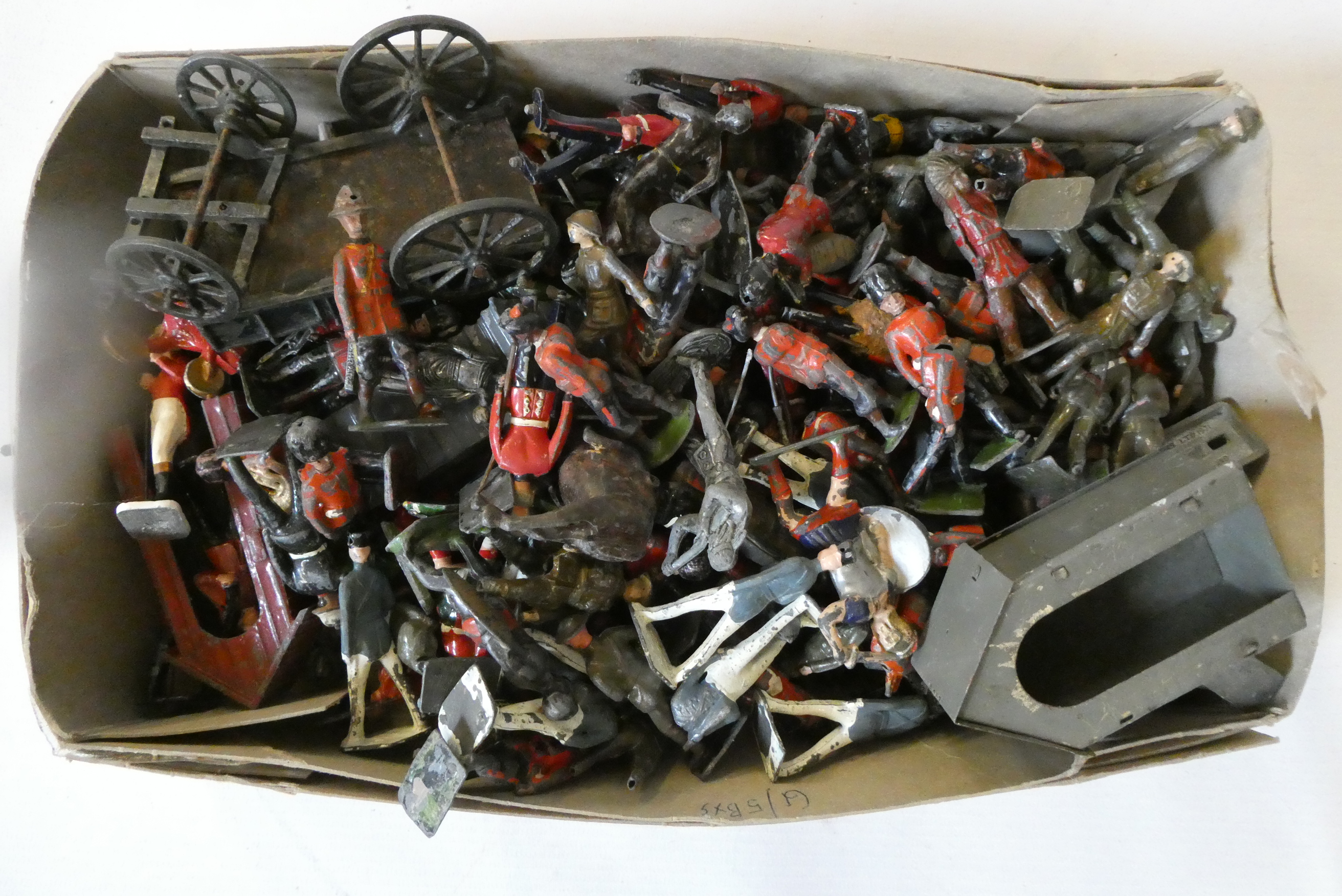 Playworn lead soldiers by Britains and others, most items have paint or damage (Est. plus 24% Image