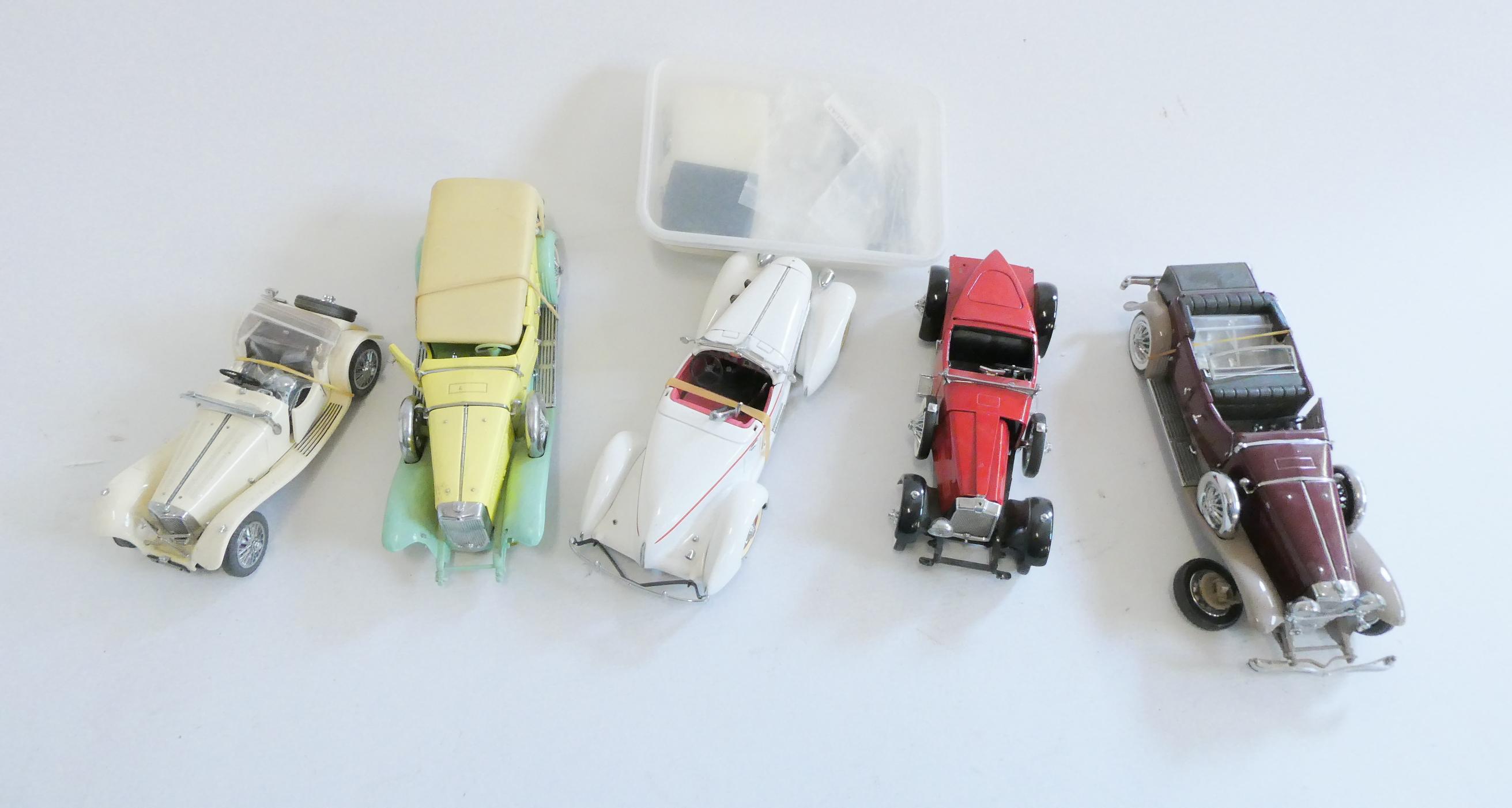 Five unboxed Classic cars by Franklin Mint, some items have damage, missing or loose parts, fair to Image