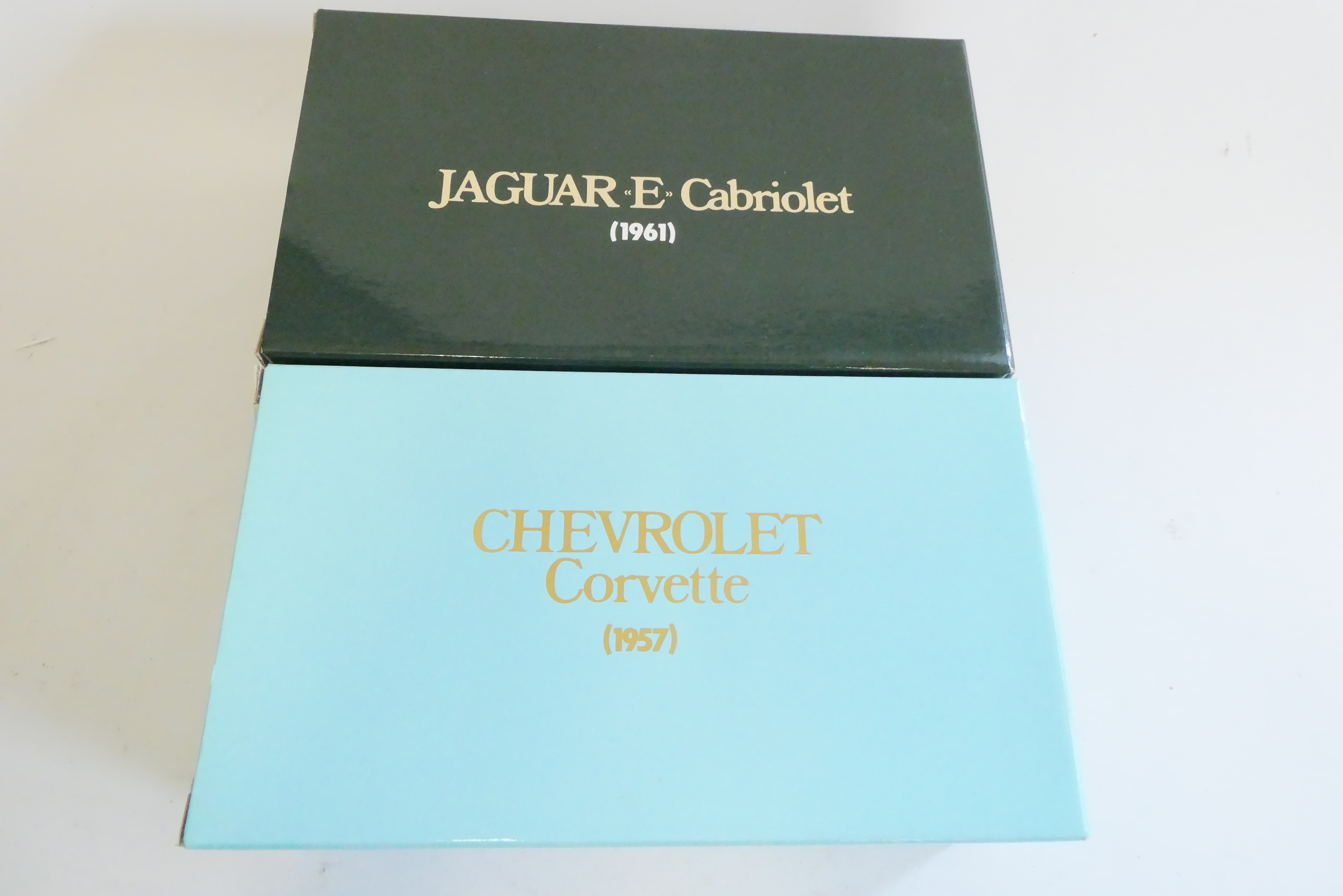 Burago Jaguar E type Cabriolet and Chevrolet Corvette, both items boxed, good to excellent (Est. Image