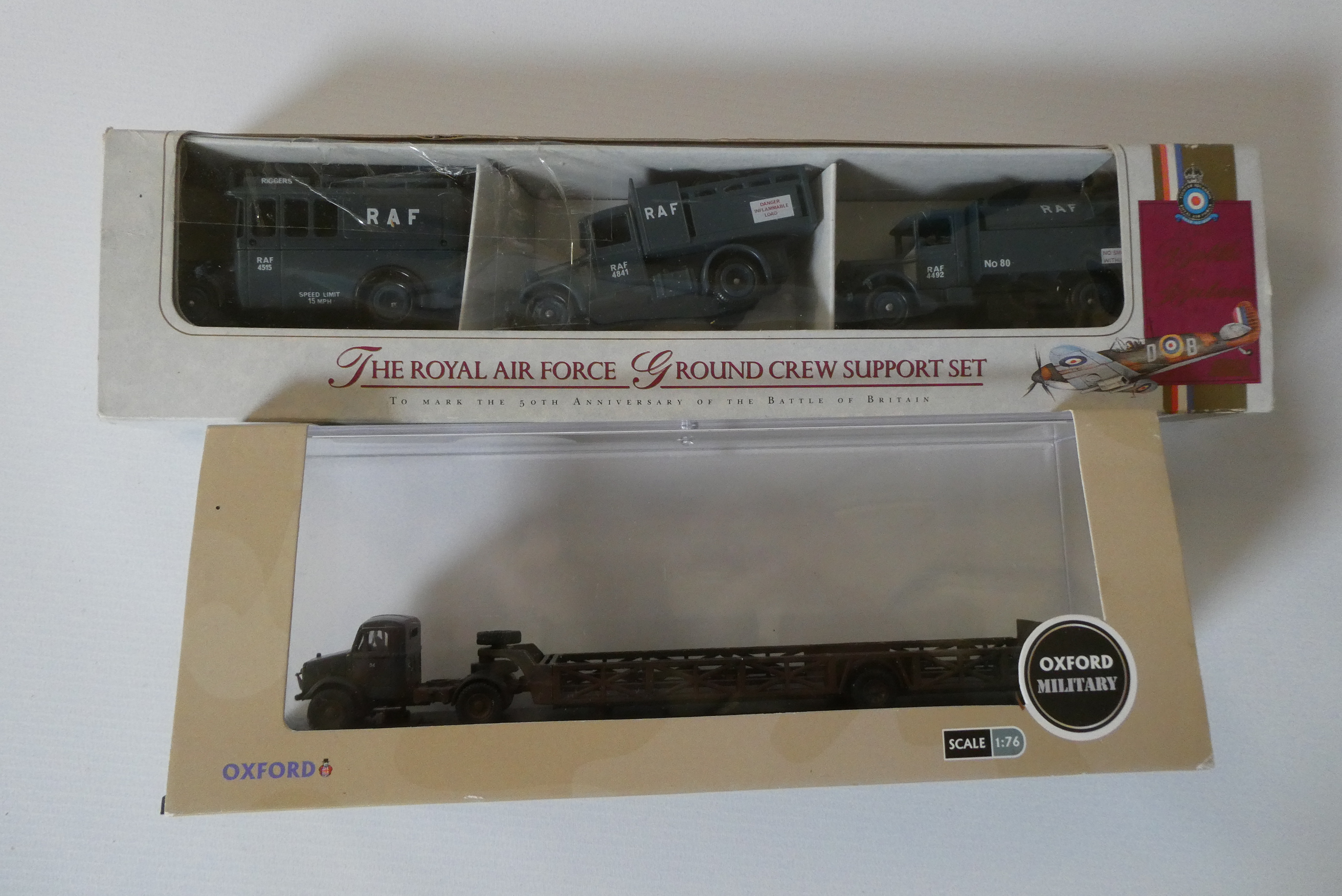 Oxford Classics RAF Ground Crew Set and Aircraft Transport, boxed, excellent (Est. plus 24% premium Image