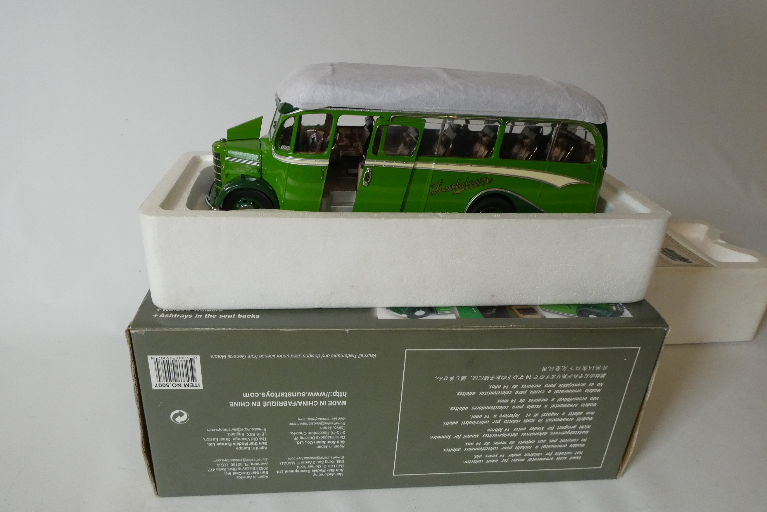 Sunstar OB coach finished in green Southdown Moto services, boxed, excellent (Est. plus 24% premium Image