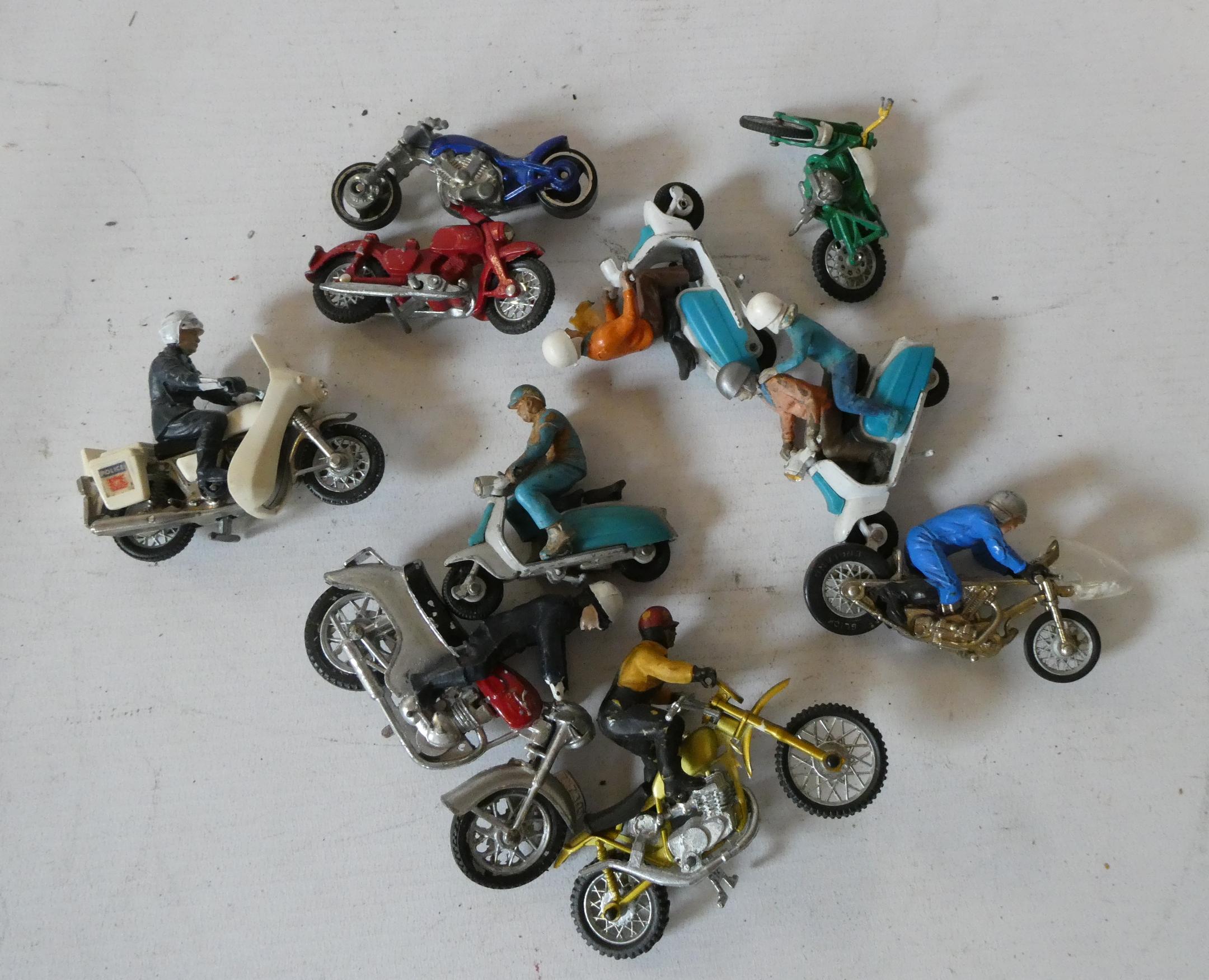 Unboxed motorcycle and scooter models by Britains and others, fair to good (Est. plus 24% premium Image